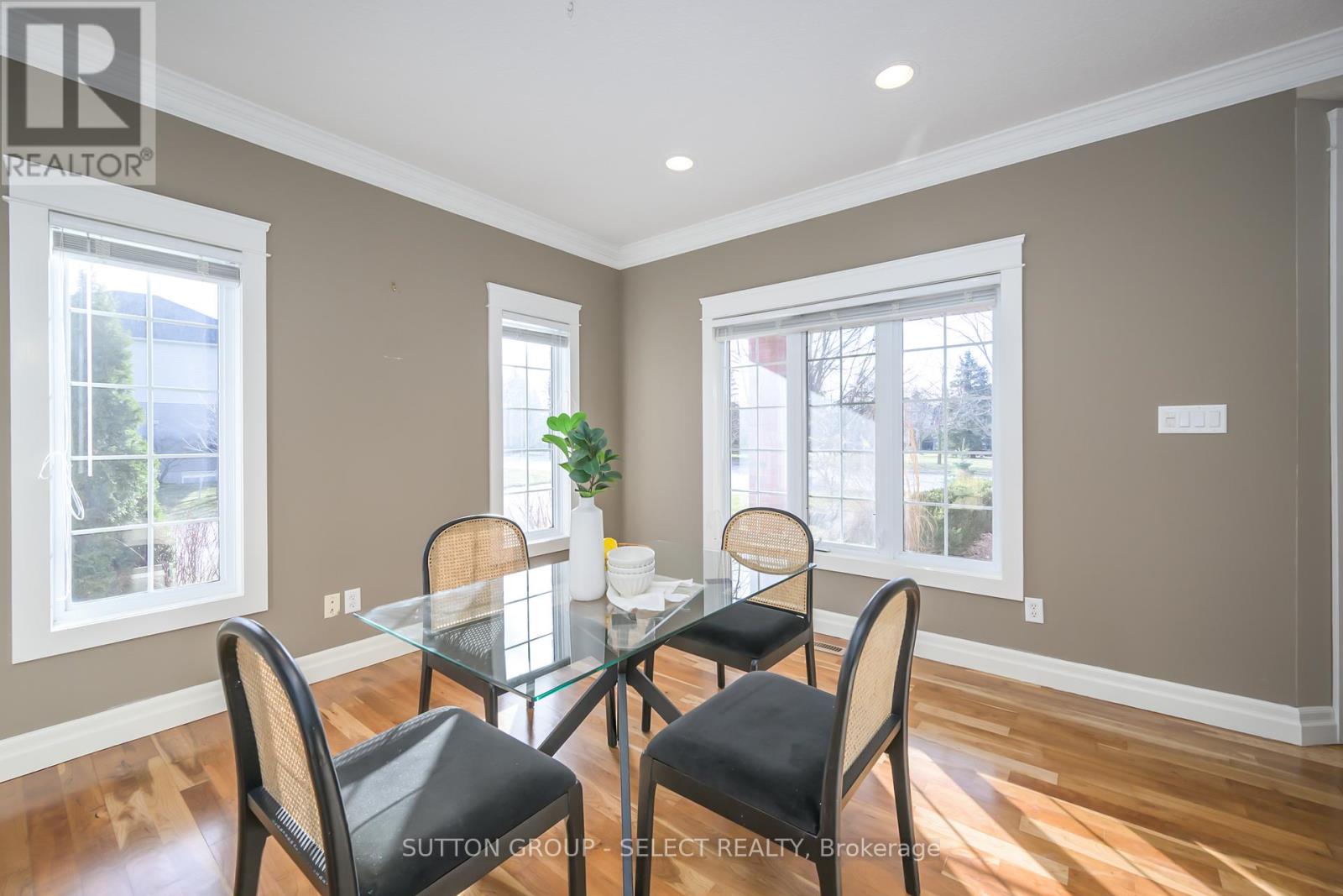 Photo 16 of 39 for 6 Oakmont Gardens