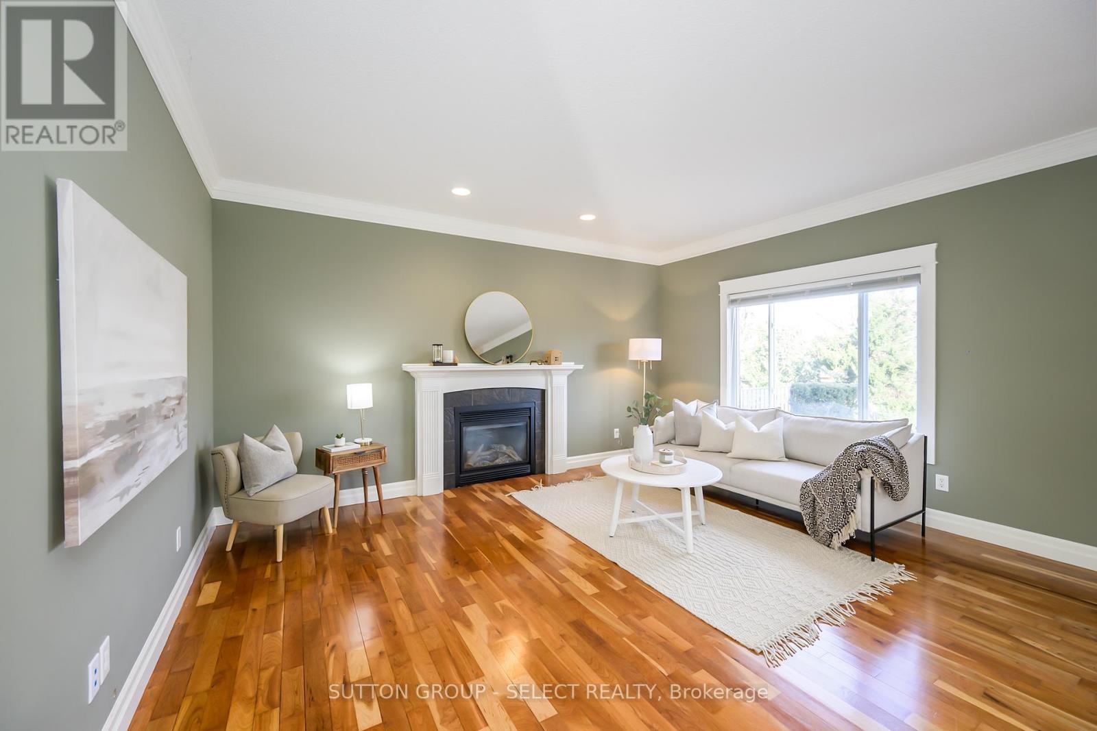 Photo 17 of 39 for 6 Oakmont Gardens