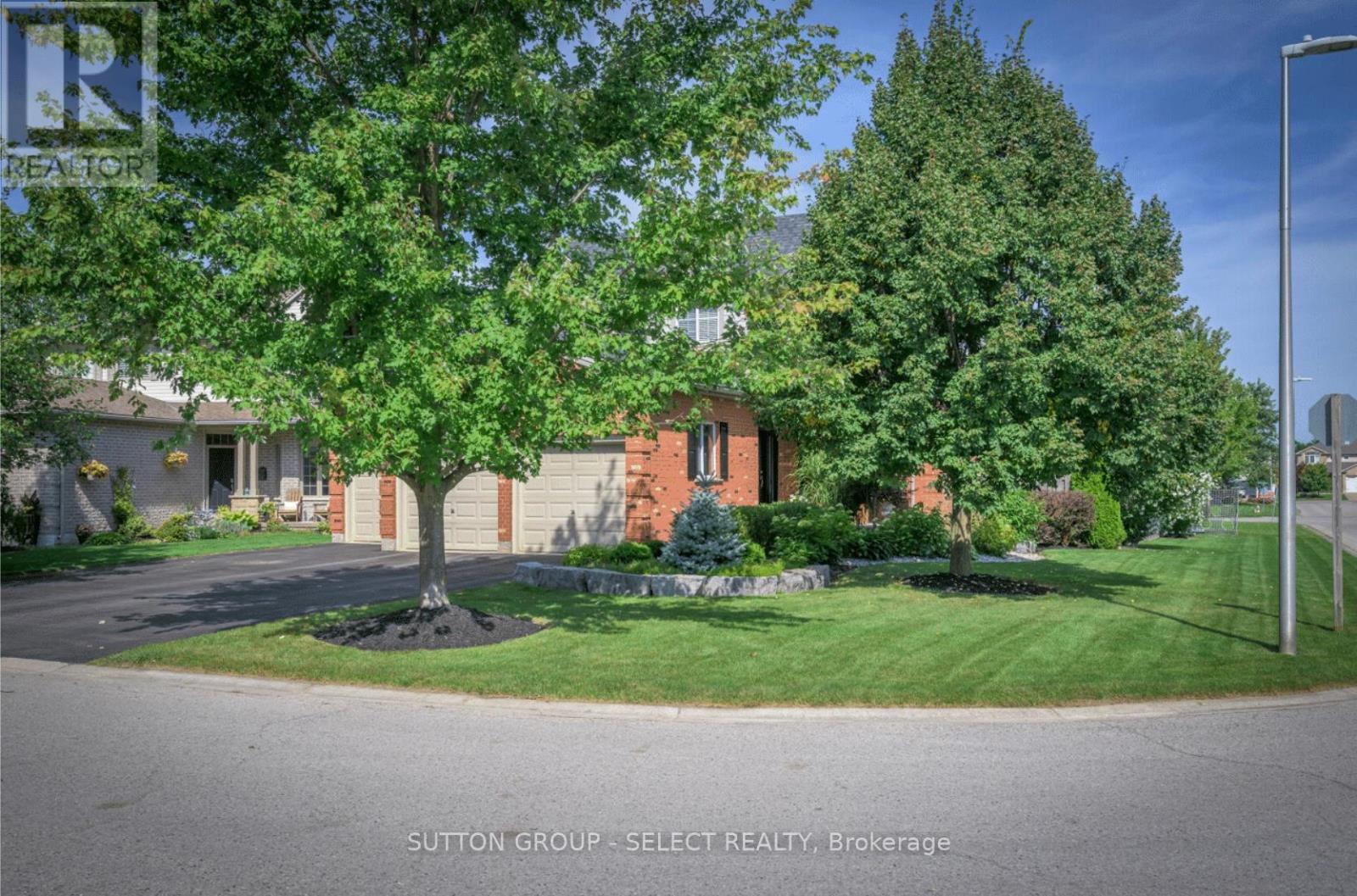 Photo 3 of 39 for 6 Oakmont Gardens