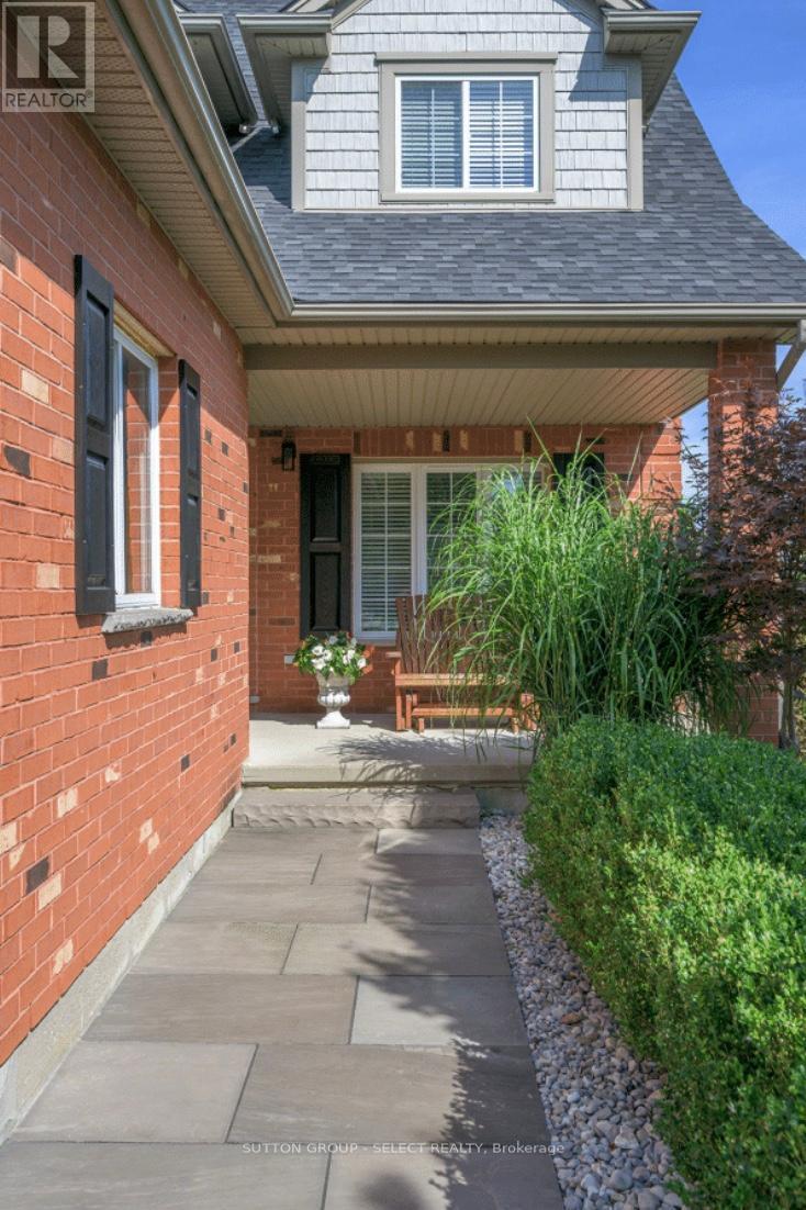Photo 4 of 39 for 6 Oakmont Gardens