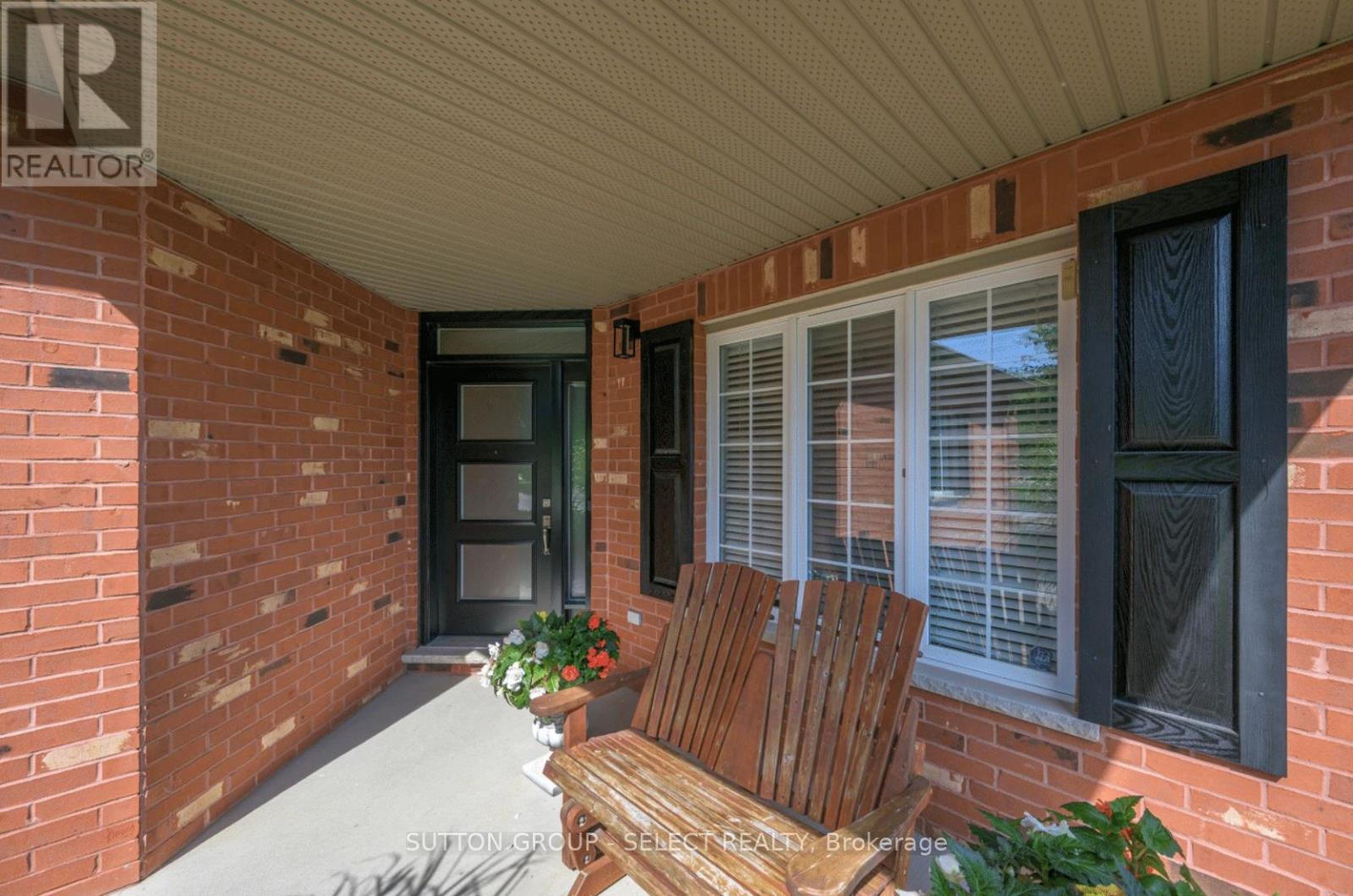 Photo 6 of 39 for 6 Oakmont Gardens