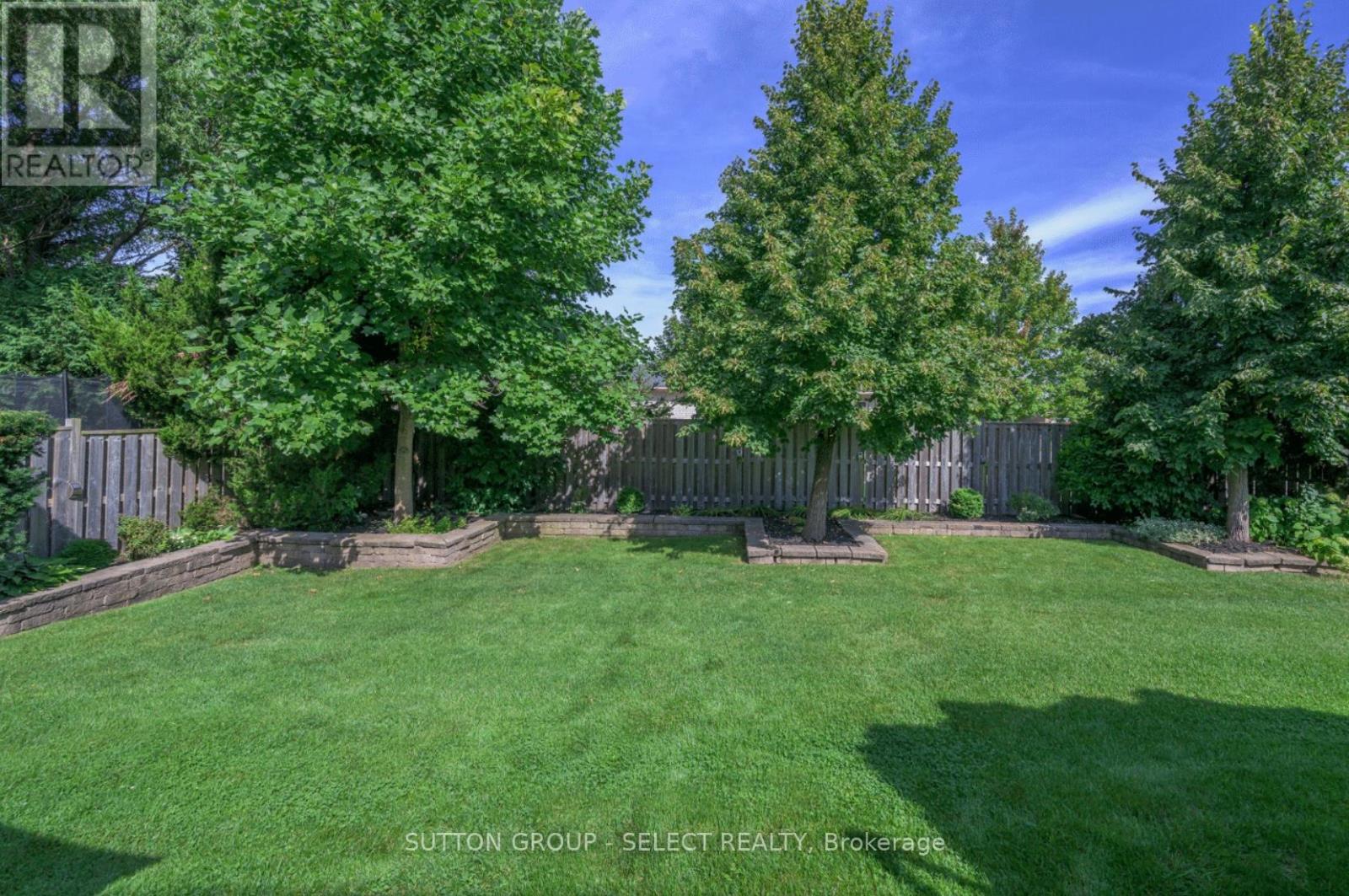 Photo 9 of 39 for 6 Oakmont Gardens