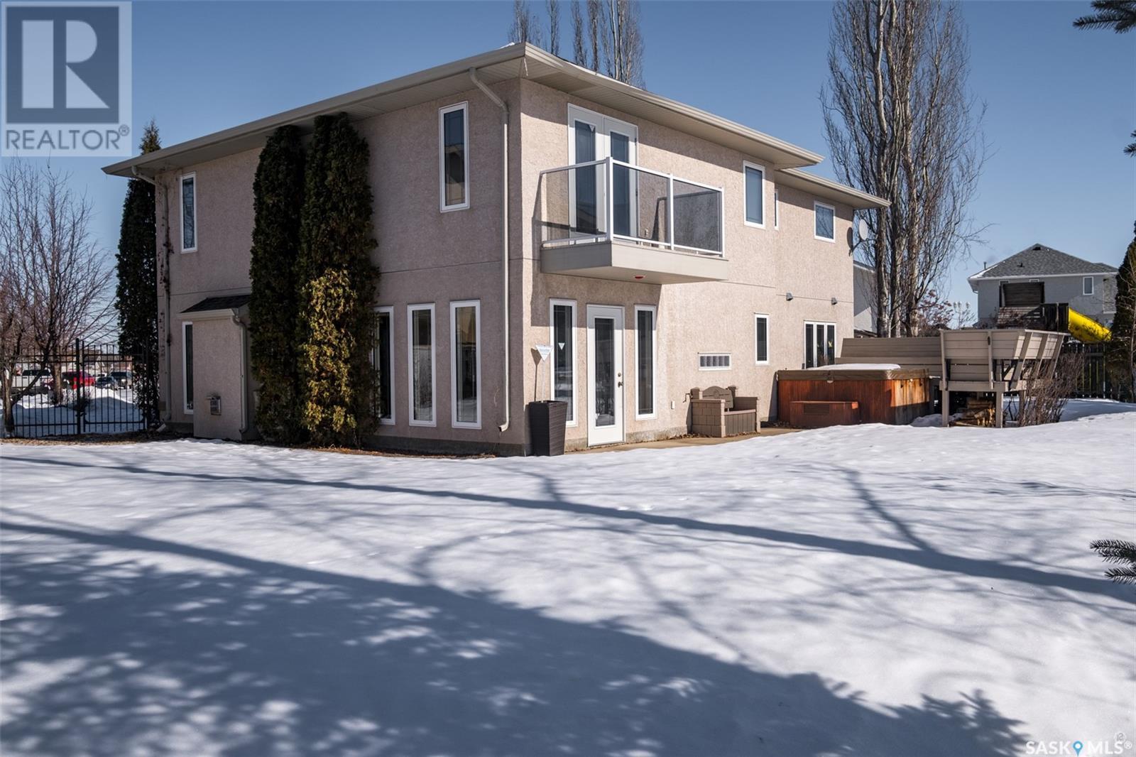 Property at 28 Telfer BAY image 2
