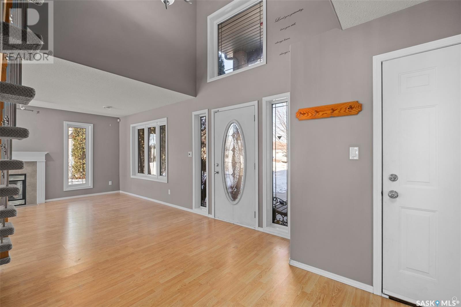 Property at 28 Telfer BAY image 3