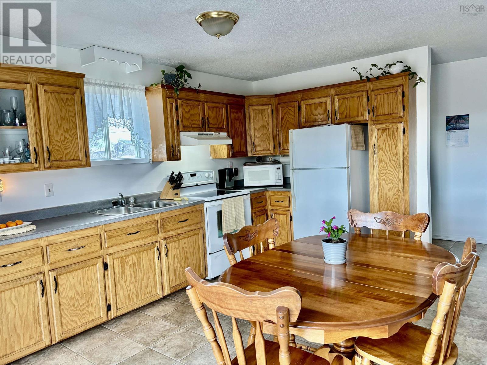 177 Lamond Street, Sydney Mines, Nova Scotia  B1V 1W1 - Photo 2 - 202505155