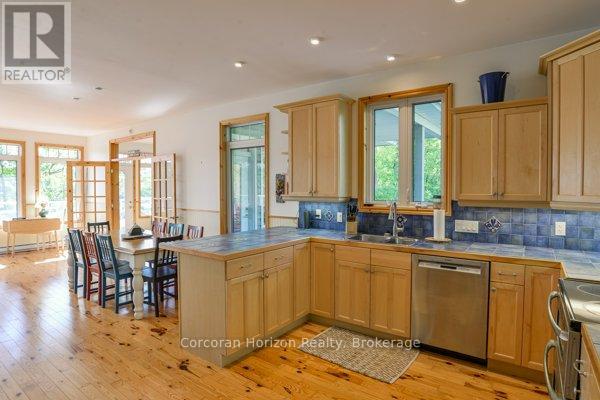 1320 Island 360 Road, Georgian Bay, Ontario  L0K 1S0 - Photo 15 - X12025430