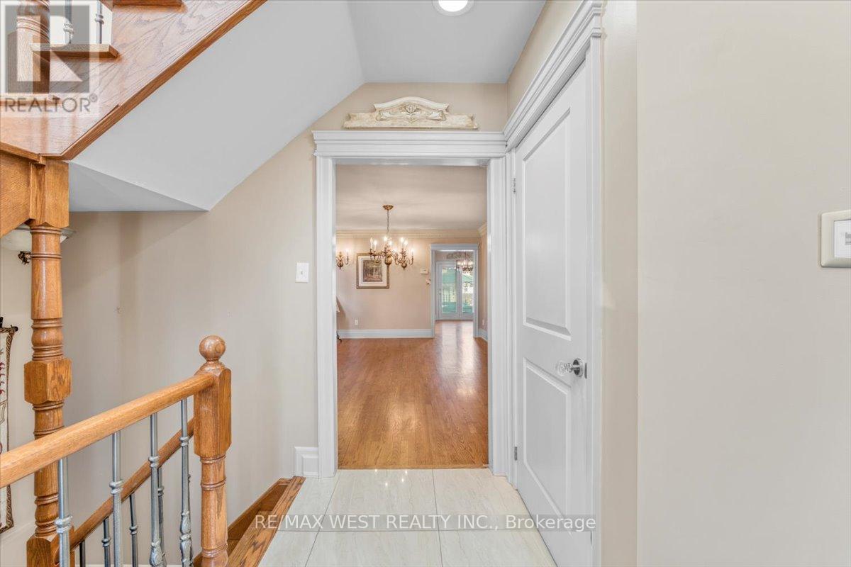 155 Villandry Crescent, Vaughan, Ontario  L6A 2P8 - Photo 8 - N12025390