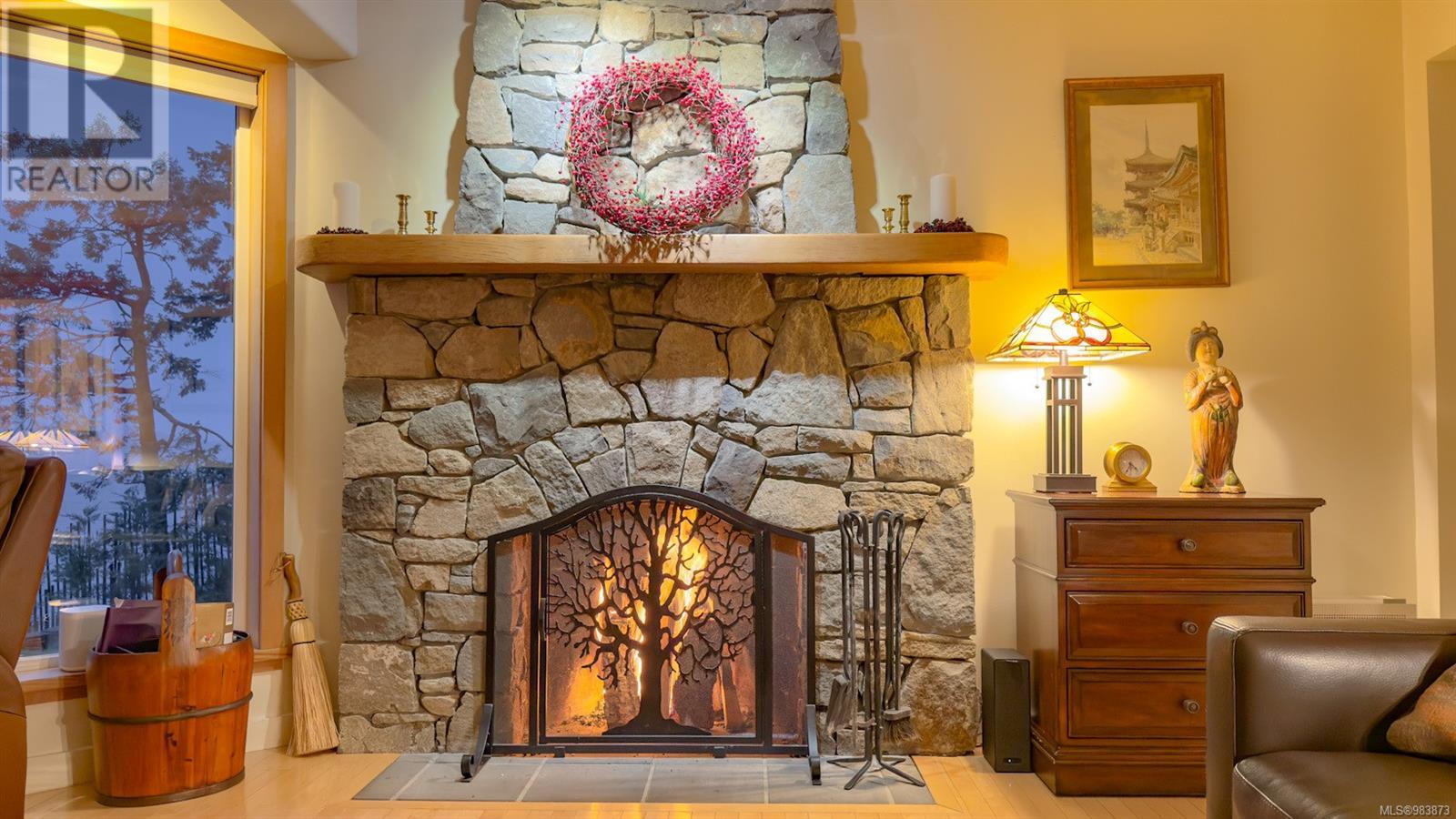 Property at 975 Canso Rd image 5