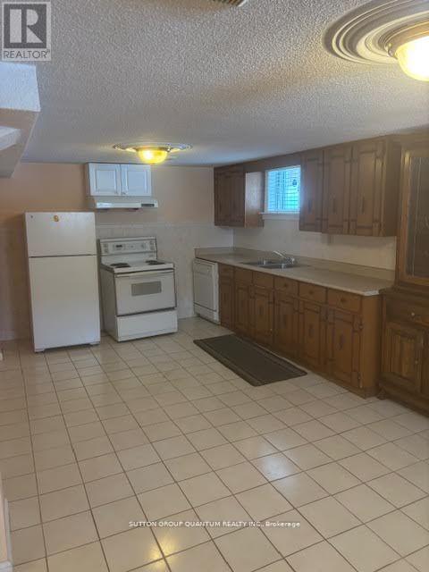 61 Forest Avenue, Mississauga (Port Credit), Ontario  L5G 1L3 - Photo 14 - W12025350