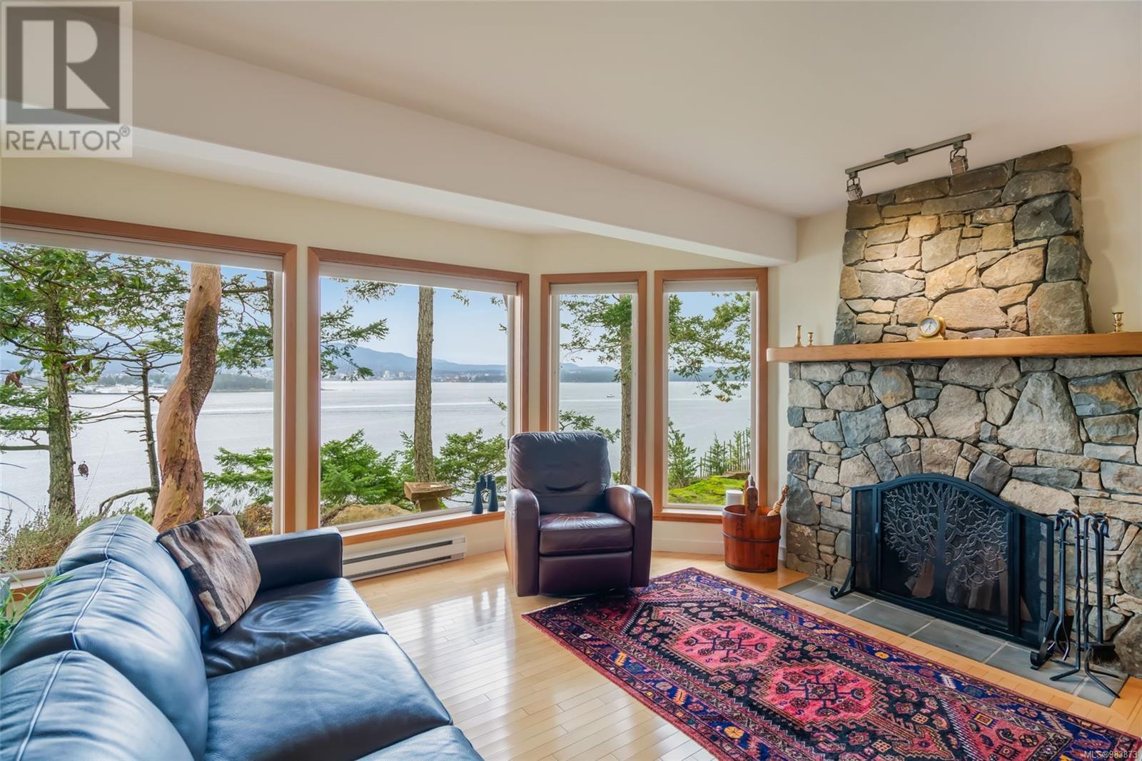 Property at 975 Canso Rd image 3