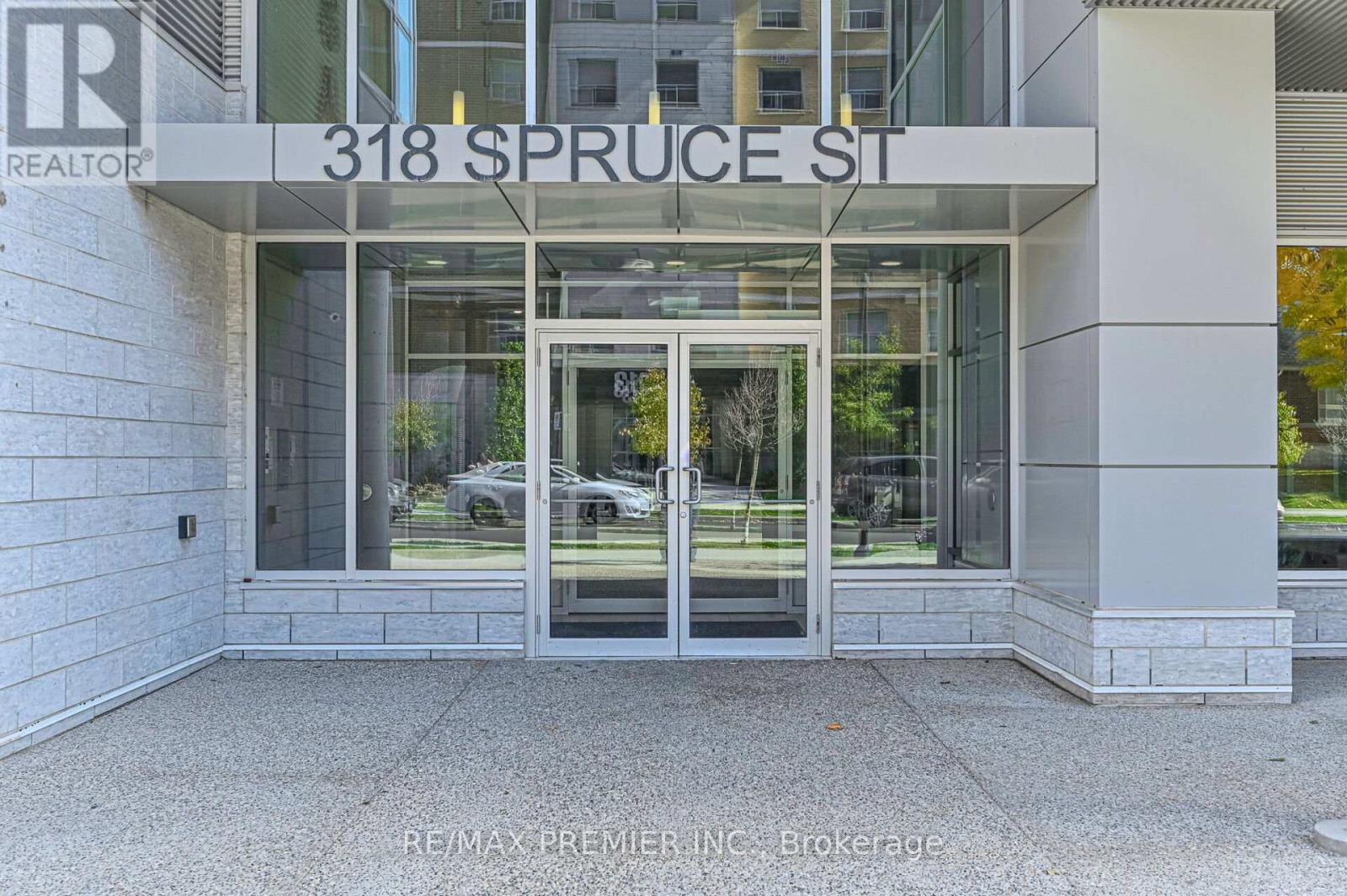 202 - 318 Spruce Street, Waterloo, Ontario  N2L 0E9 - Photo 3 - X12025365