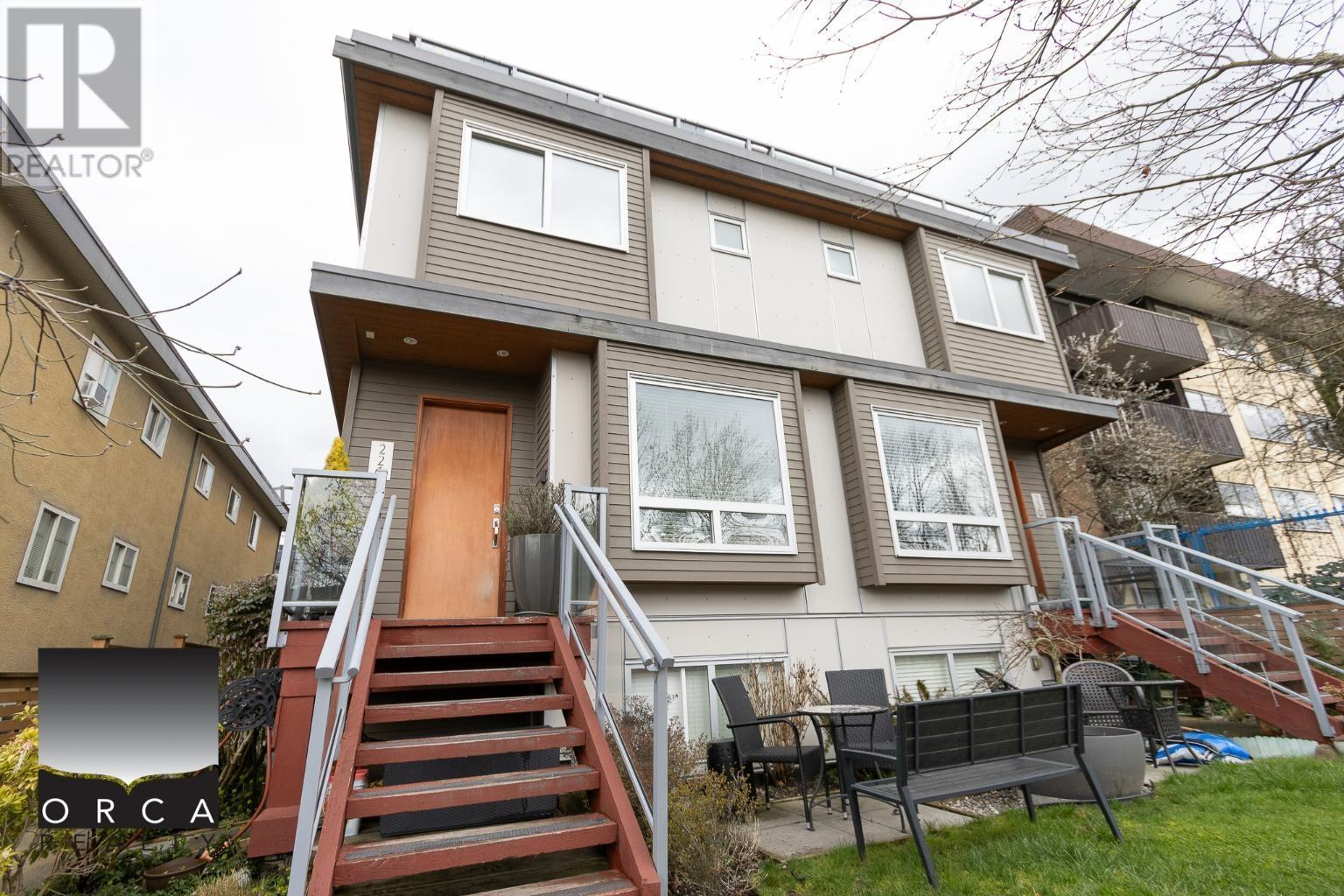 226 E 12th Street, North Vancouver, British Columbia  V7L 2J6 - Photo 1 - R2979005