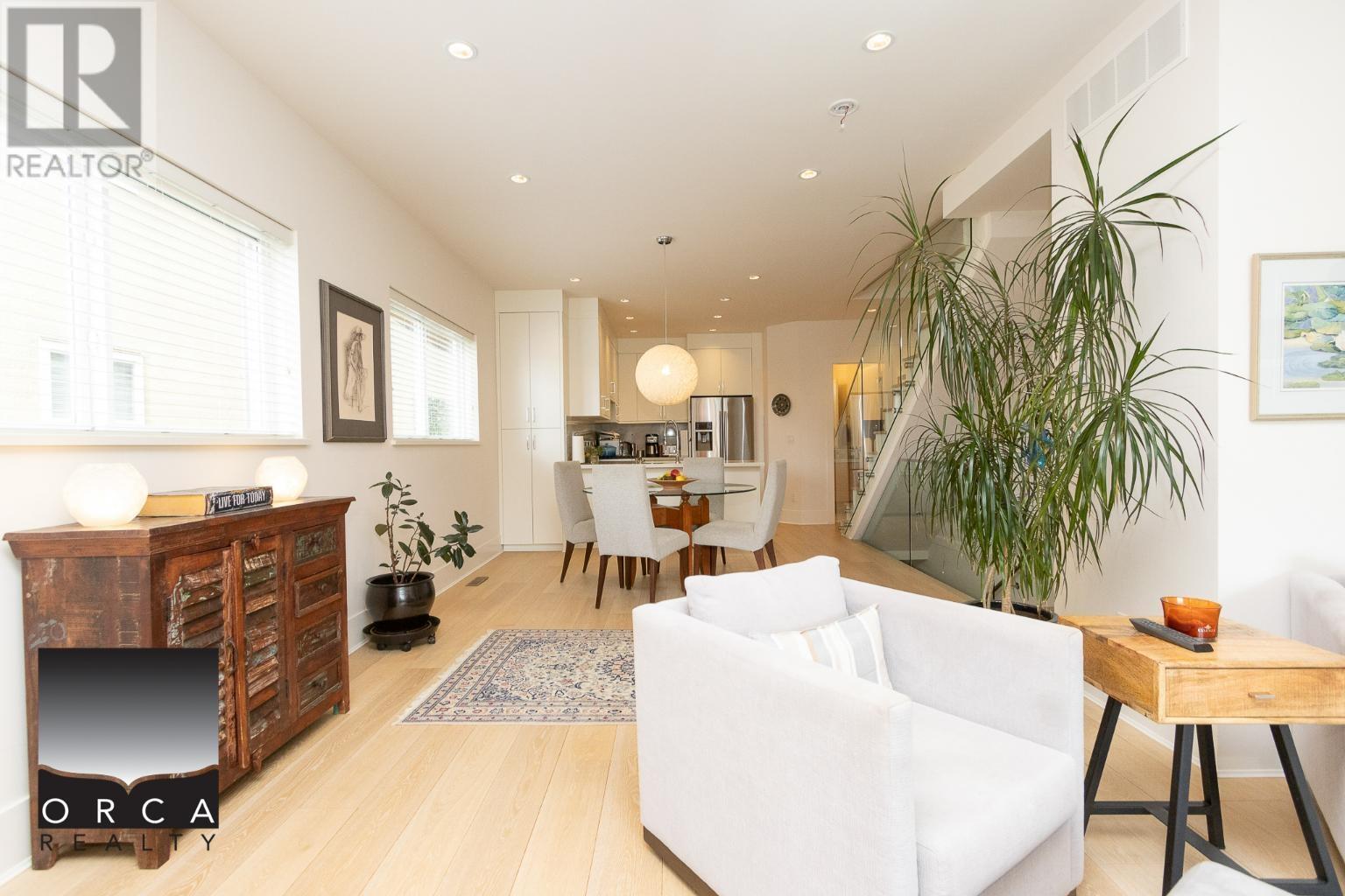 226 E 12th Street, North Vancouver, British Columbia  V7L 2J6 - Photo 3 - R2979005