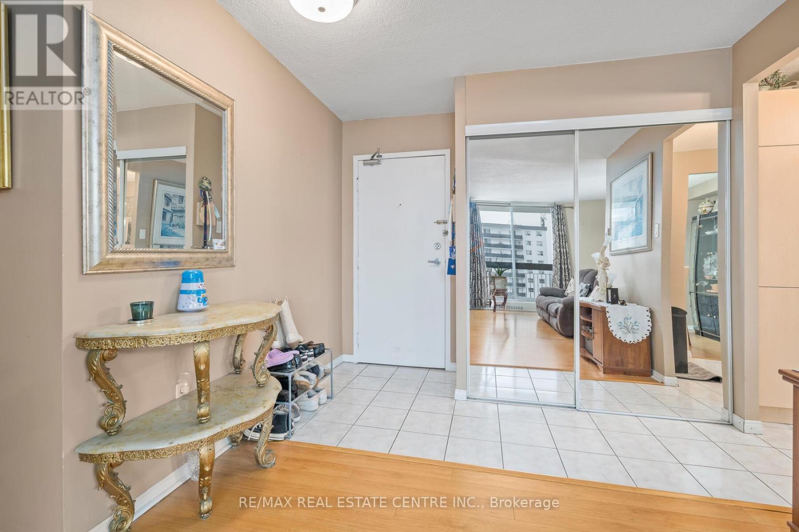 Property at 1110 - 1100 CAVEN STREET image 5