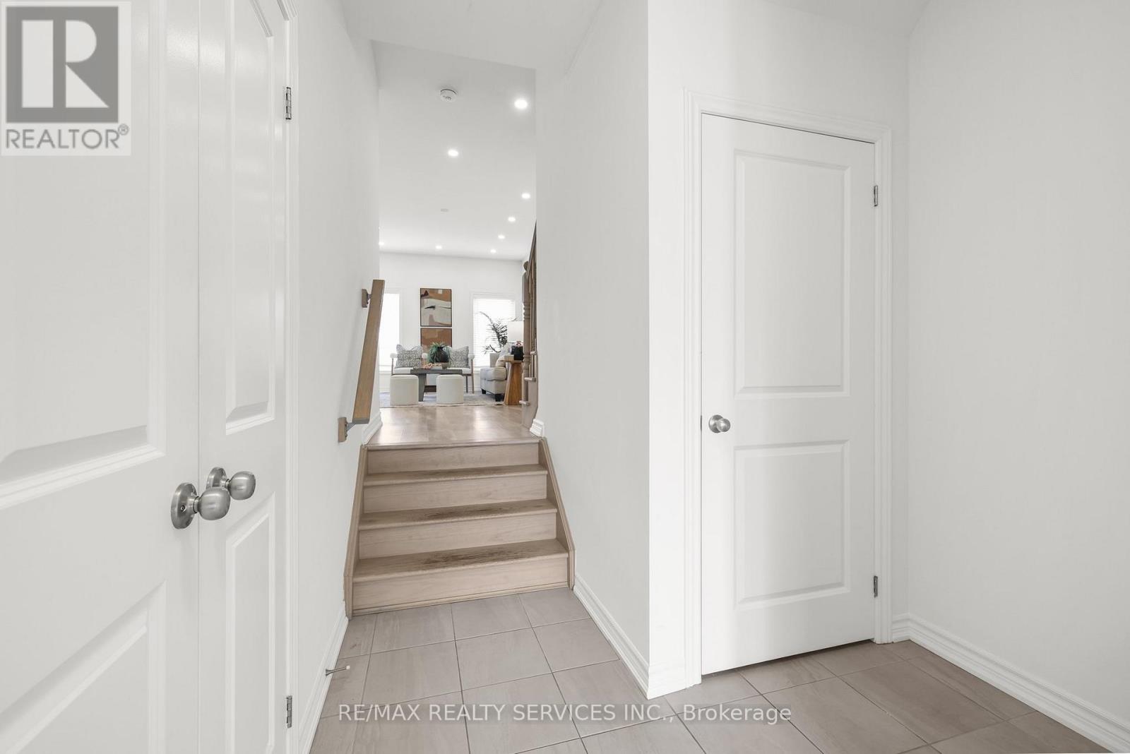 Property at 13 - 324 EQUESTRIAN WAY image 5