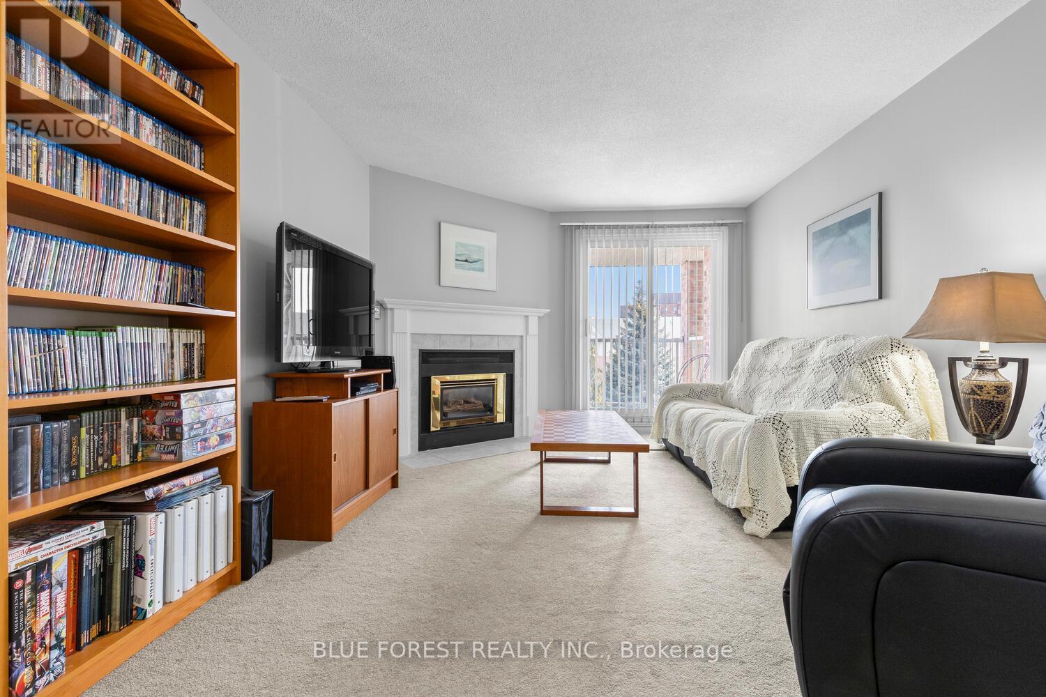 Photo 5 of 17 for 72 - 136 Conway Drive
