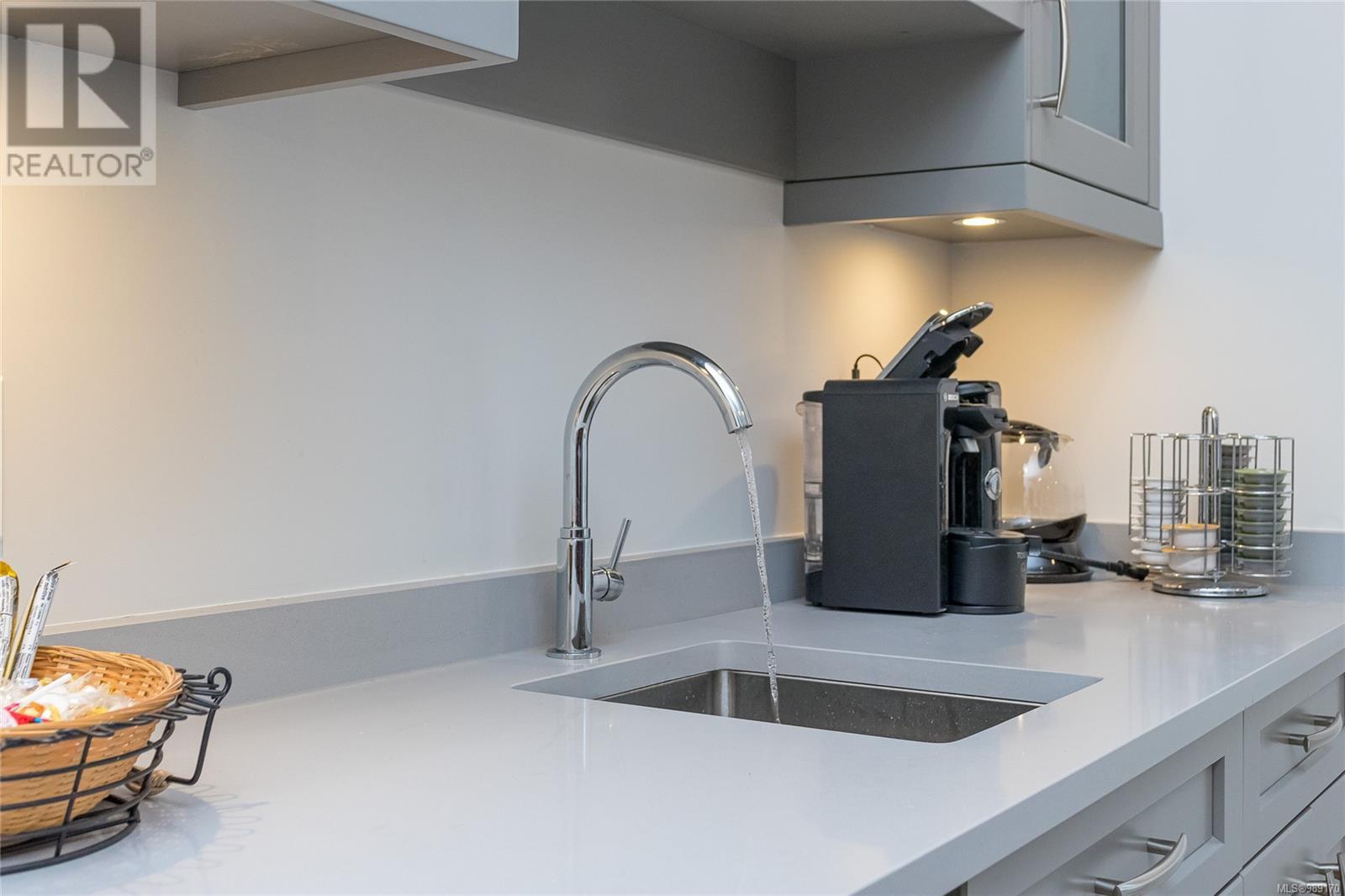 Property at 3000 Catalina Way image 4