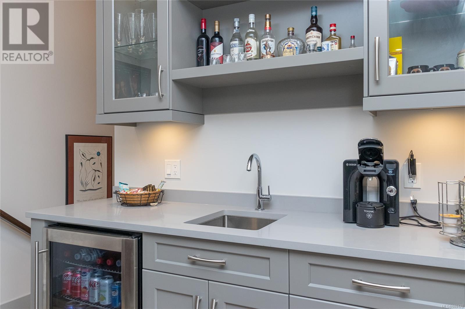 Property at 3000 Catalina Way image 3