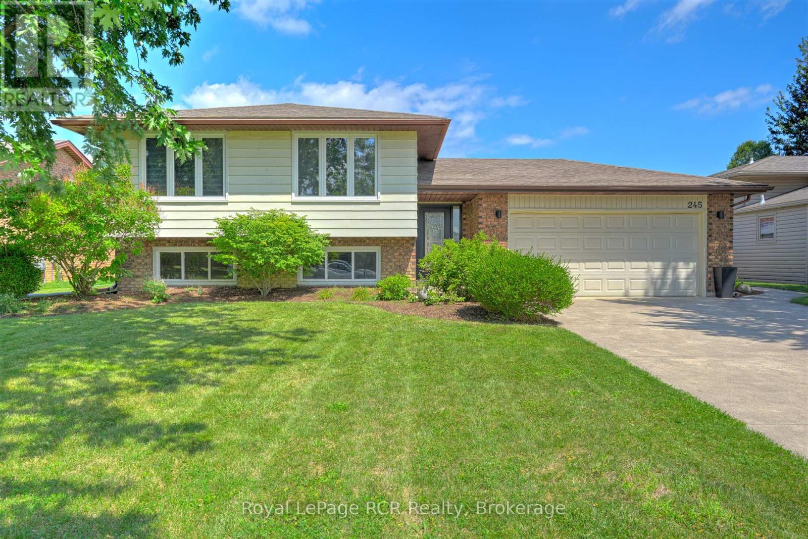 245 George Crescent, Lakeshore, Ontario  N0R 1A0 - Photo 2 - X12025717