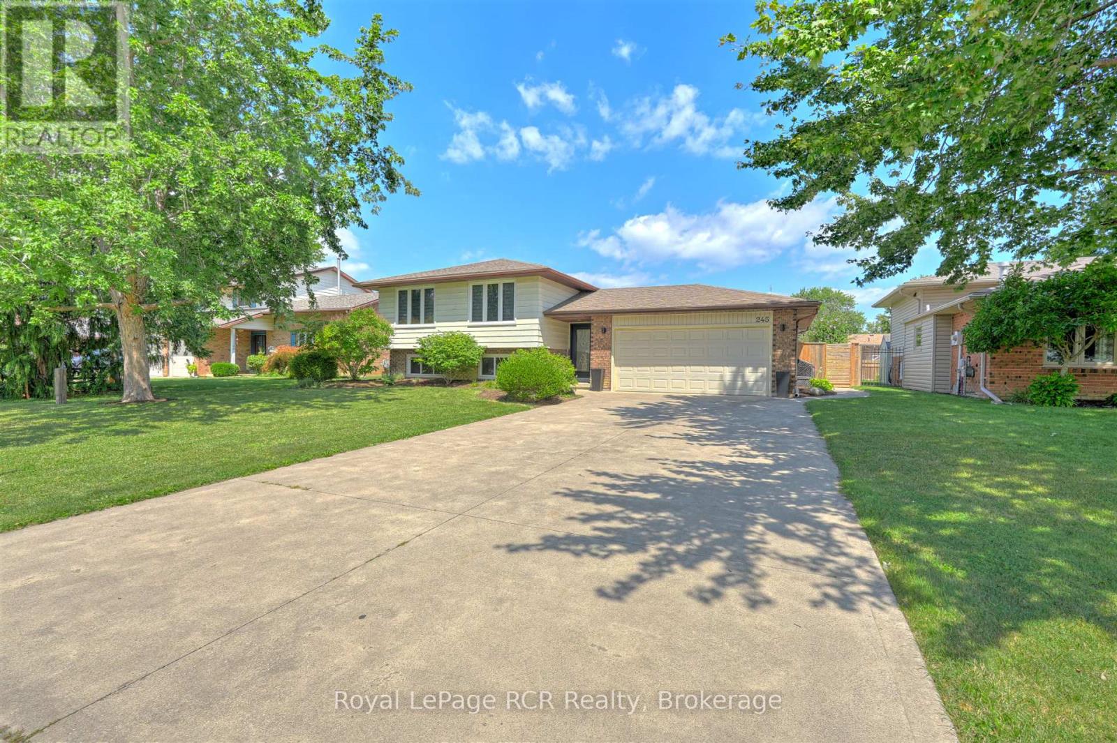 245 George Crescent, Lakeshore, Ontario  N0R 1A0 - Photo 3 - X12025717