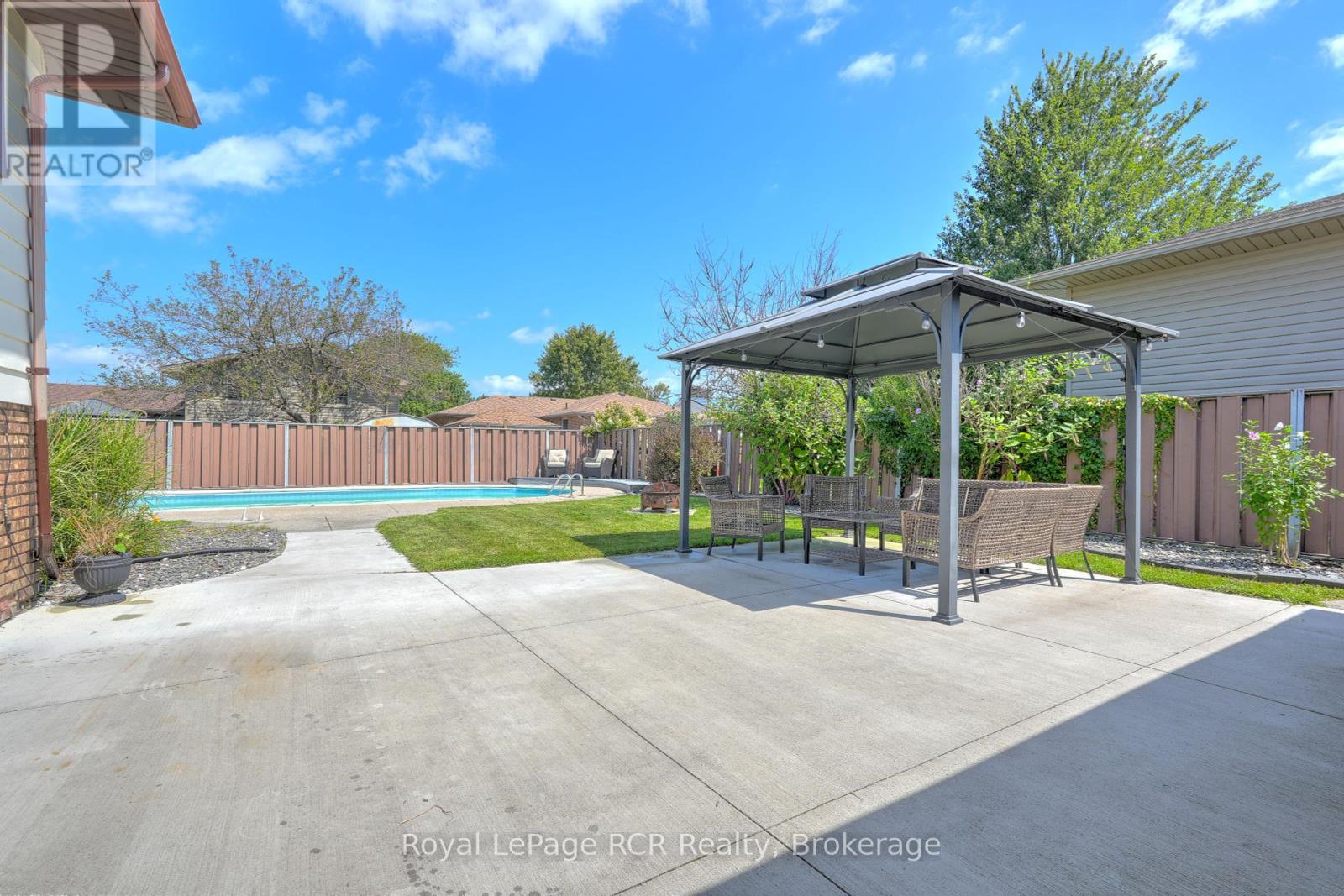 245 George Crescent, Lakeshore, Ontario  N0R 1A0 - Photo 41 - X12025717