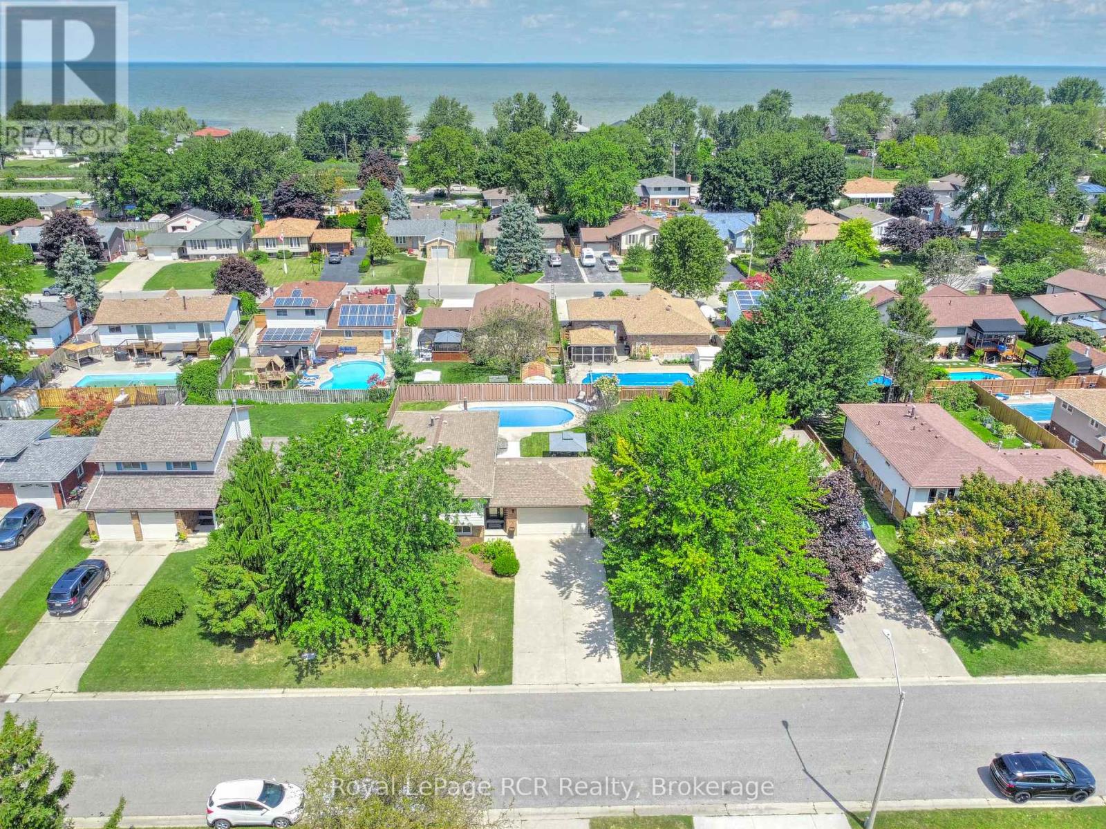 245 George Crescent, Lakeshore, Ontario  N0R 1A0 - Photo 5 - X12025717