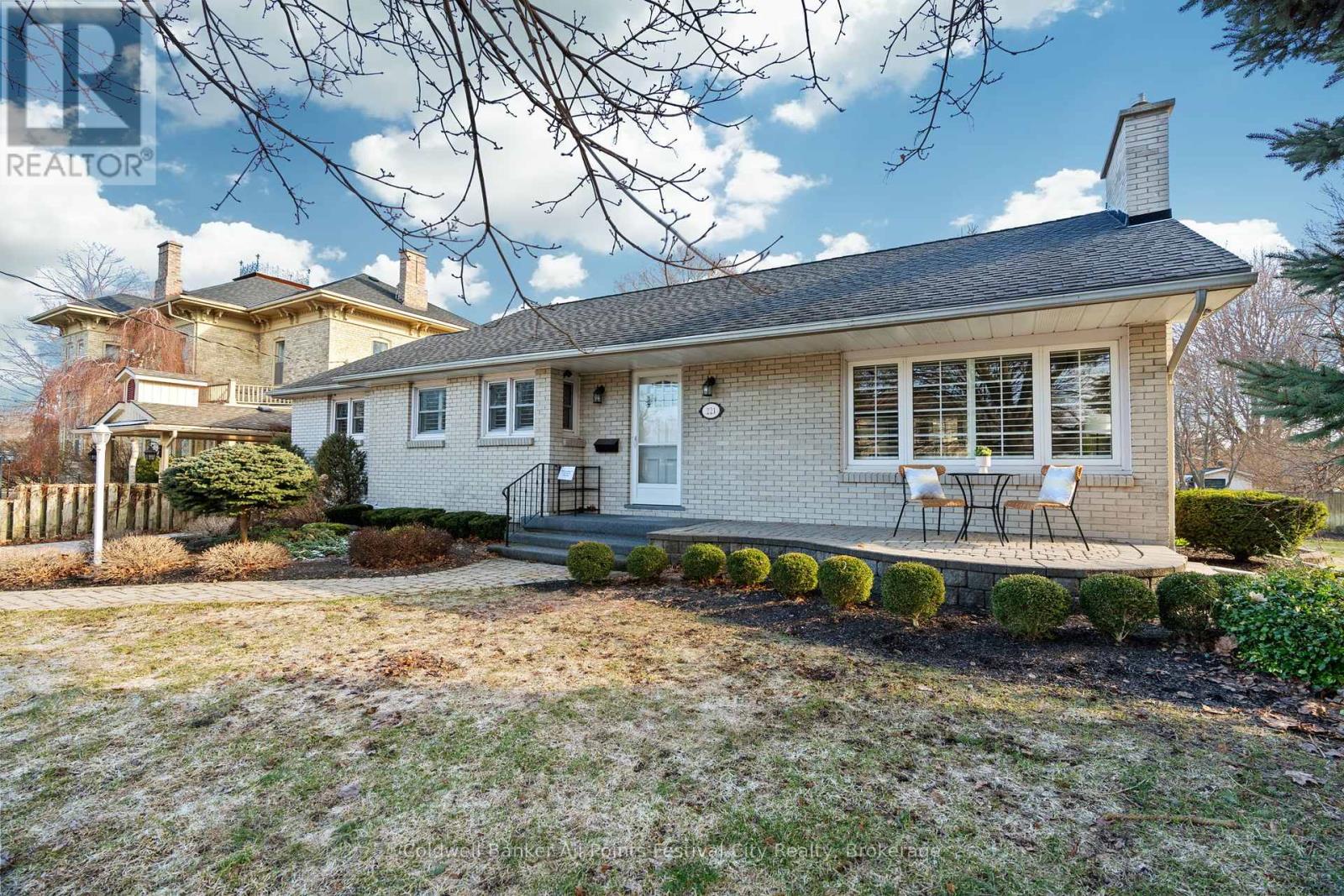 221 Elgin Avenue W, Goderich, Ontario  N7A 2E8 - Photo 3 - X11976725