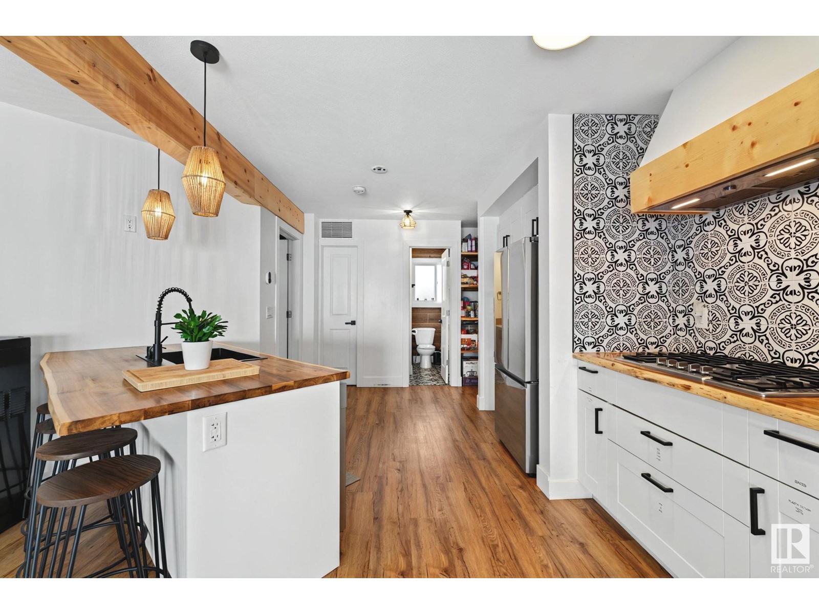 Property at 809 8 Street image 5
