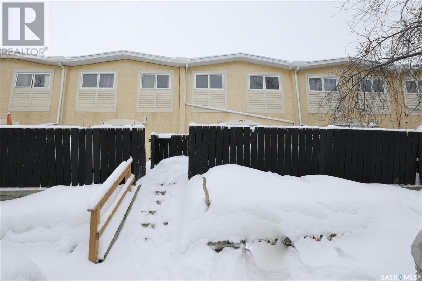 E 4220 Castle Road, Regina, Saskatchewan  S4S 4W1 - Photo 1 - SK999116