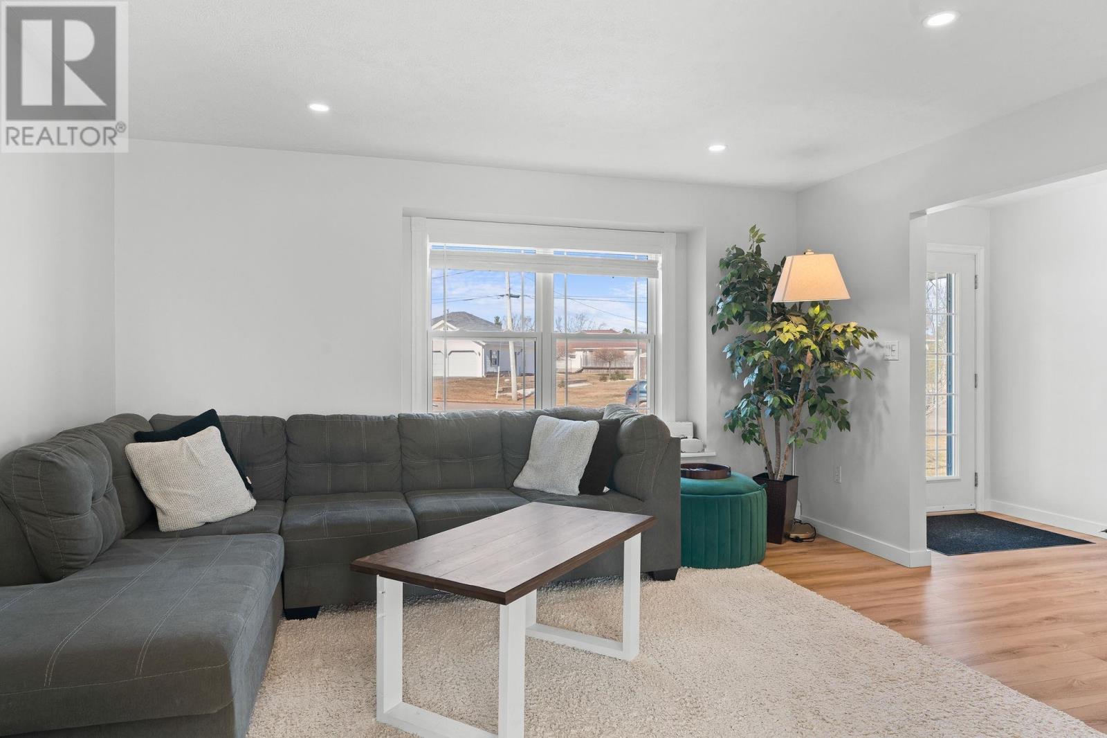39 Oakland Drive, Charlottetown, Prince Edward Island  C1C 1M9 - Photo 6 - 202505162