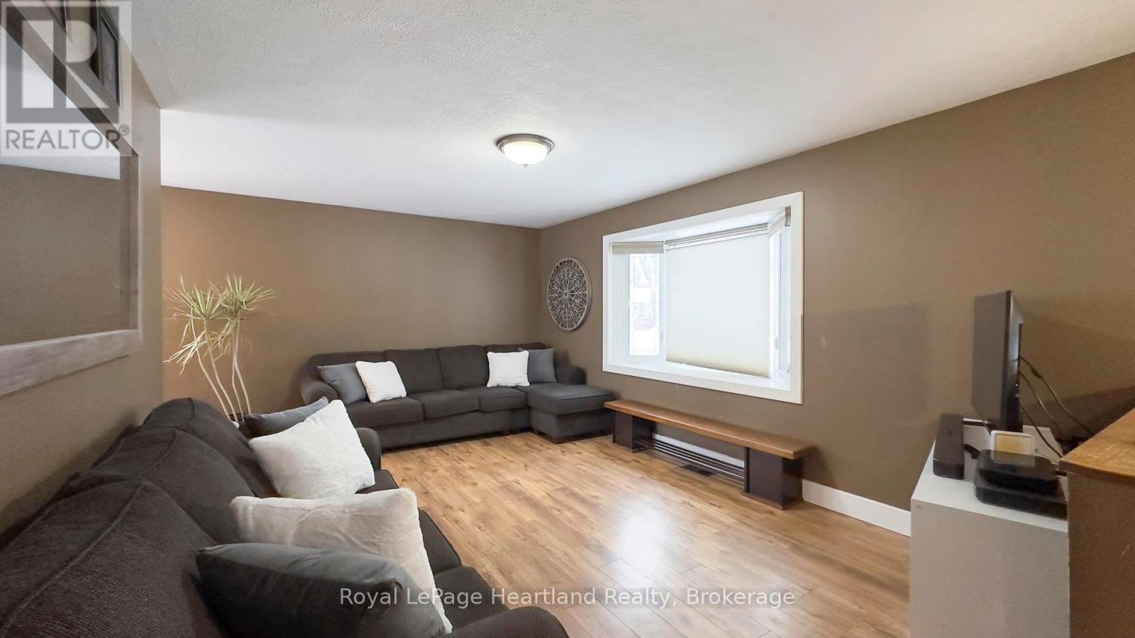 223 Bennett Street E, Goderich, Ontario  N7A 1A8 - Photo 3 - X11957276
