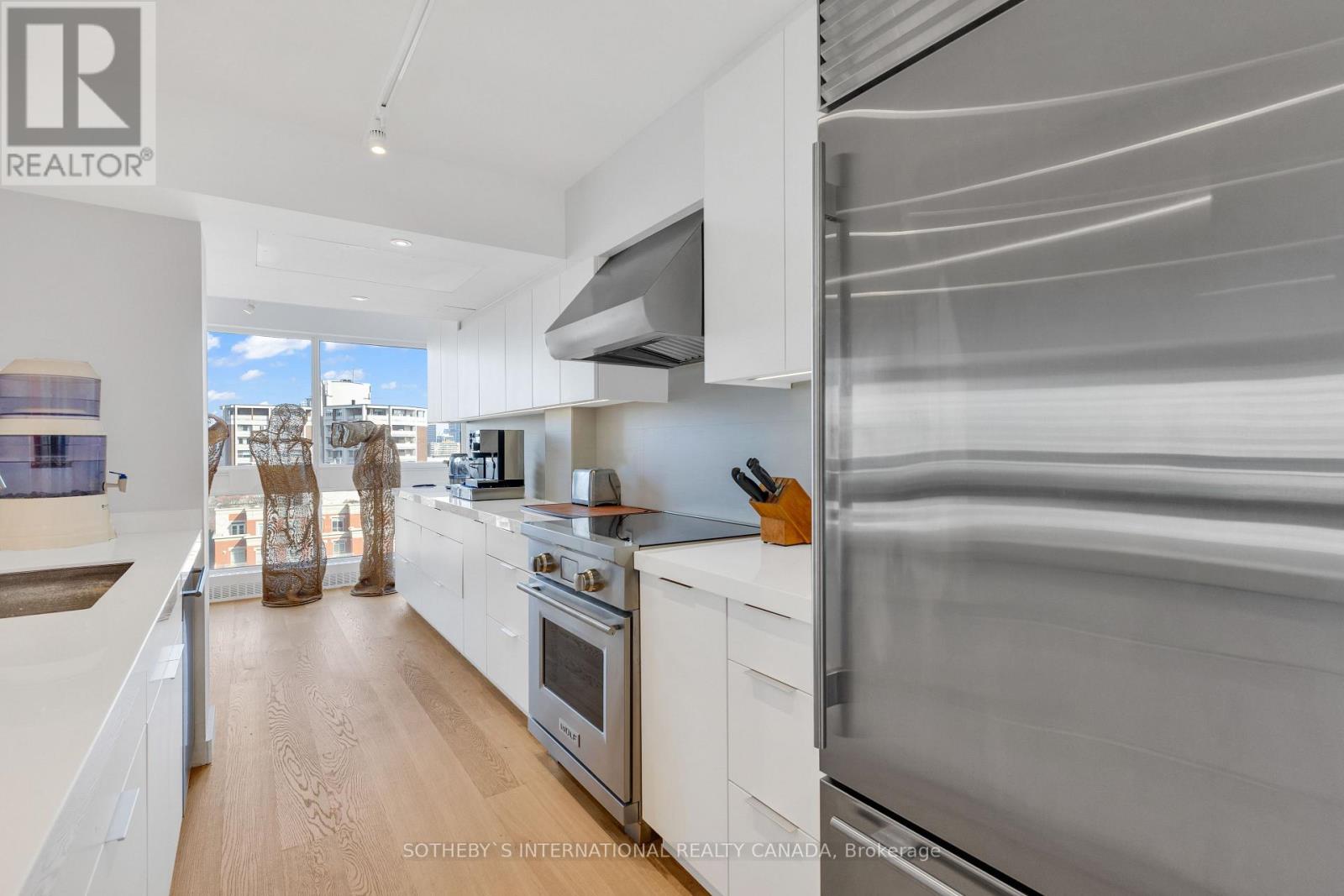 1702 - 63 St Clair Avenue W, Toronto, Ontario  M4V 2Y9 - Photo 8 - C12025637