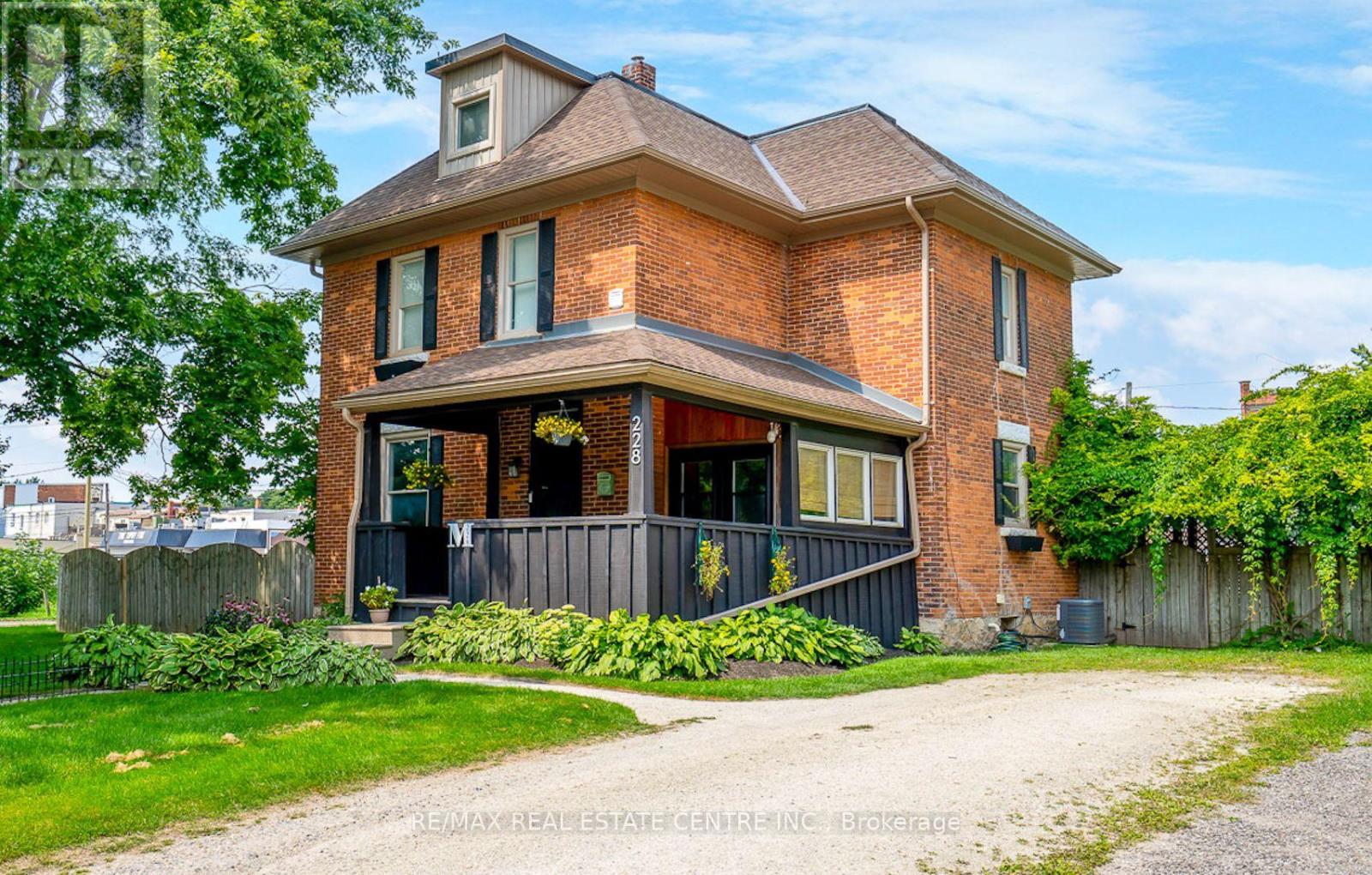 Property at 228 ANDREW STREET image 2