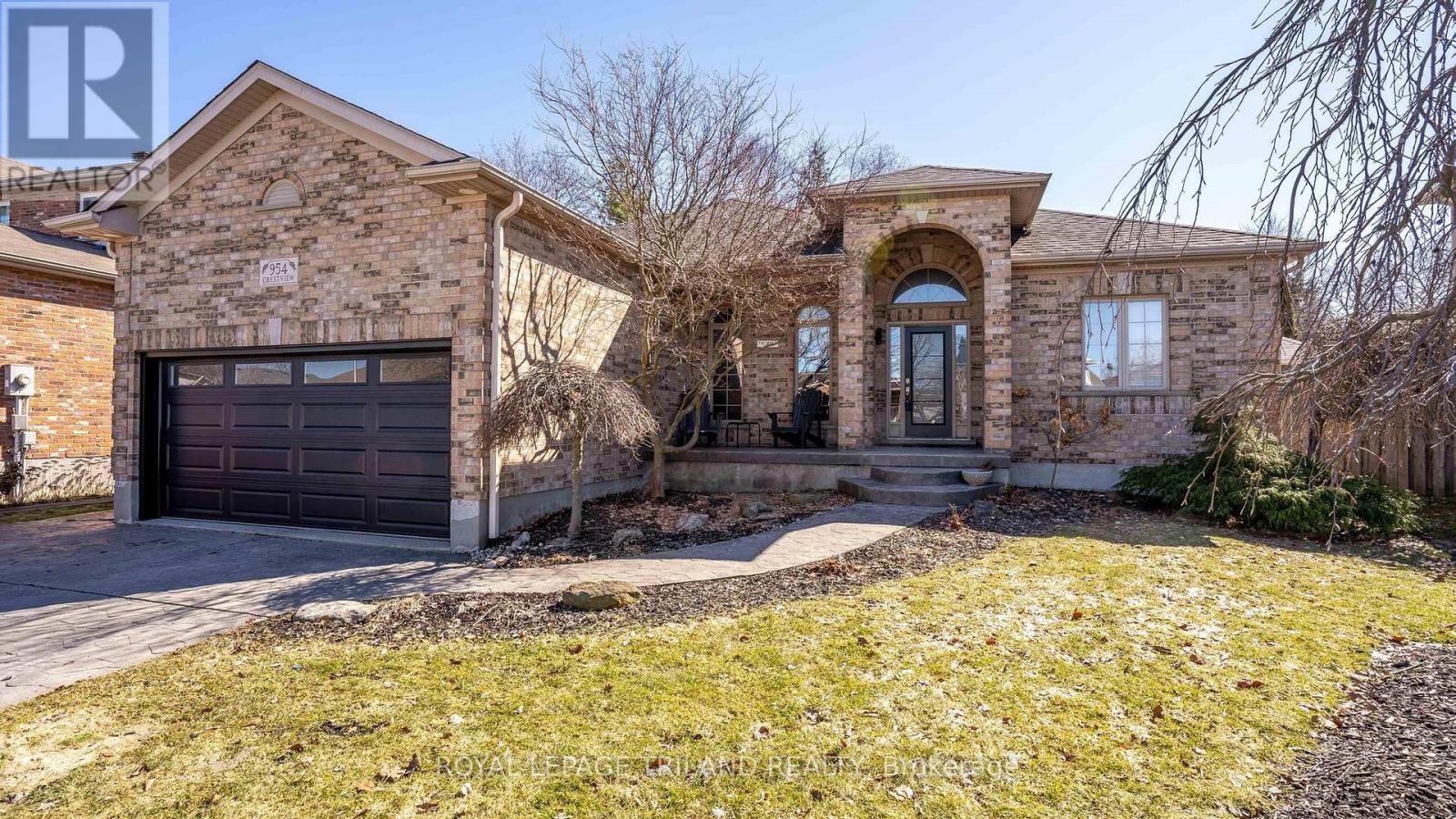 954 Crestview Crescent