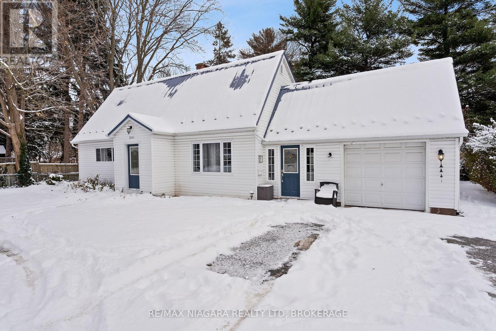 Property at 3204 SAINT PAUL AVENUE image 2