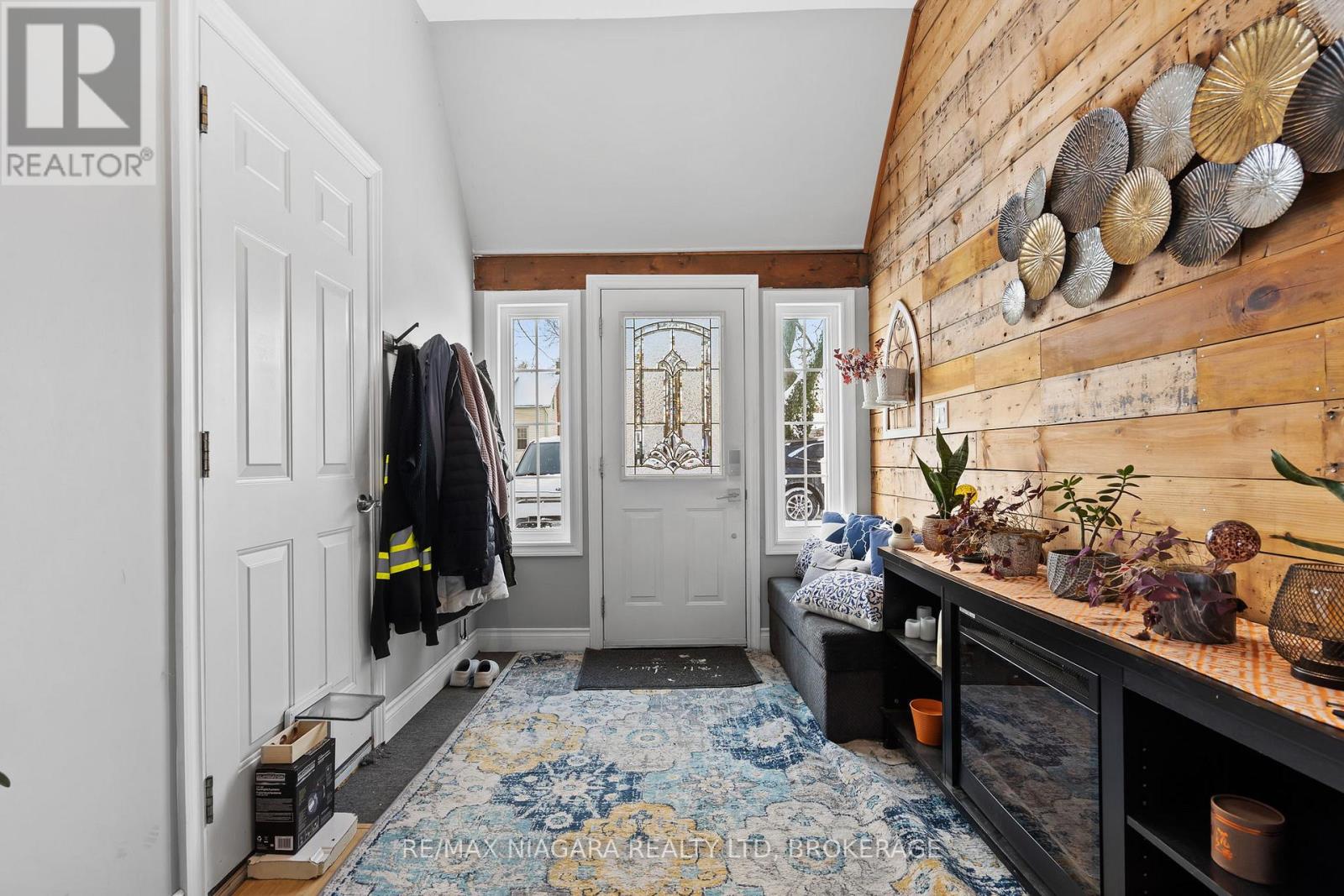 Property at 3204 SAINT PAUL AVENUE image 4