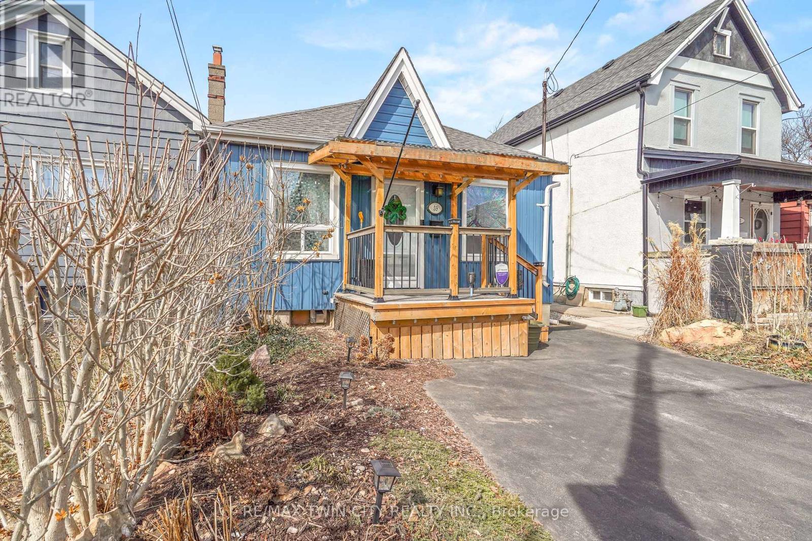 Property at 59 EAST BEND AVENUE N image 3