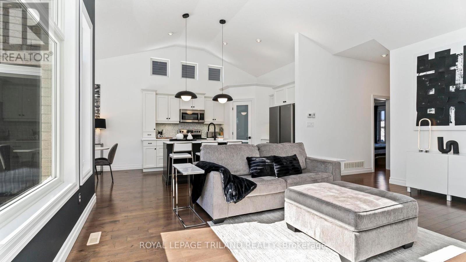 Photo 9 of 44 for 36 Deerfield Court