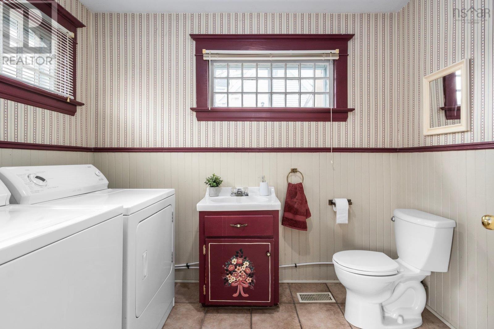 12 Prince Street, Bridgewater, Nova Scotia  B4V 1C6 - Photo 14 - 202505171