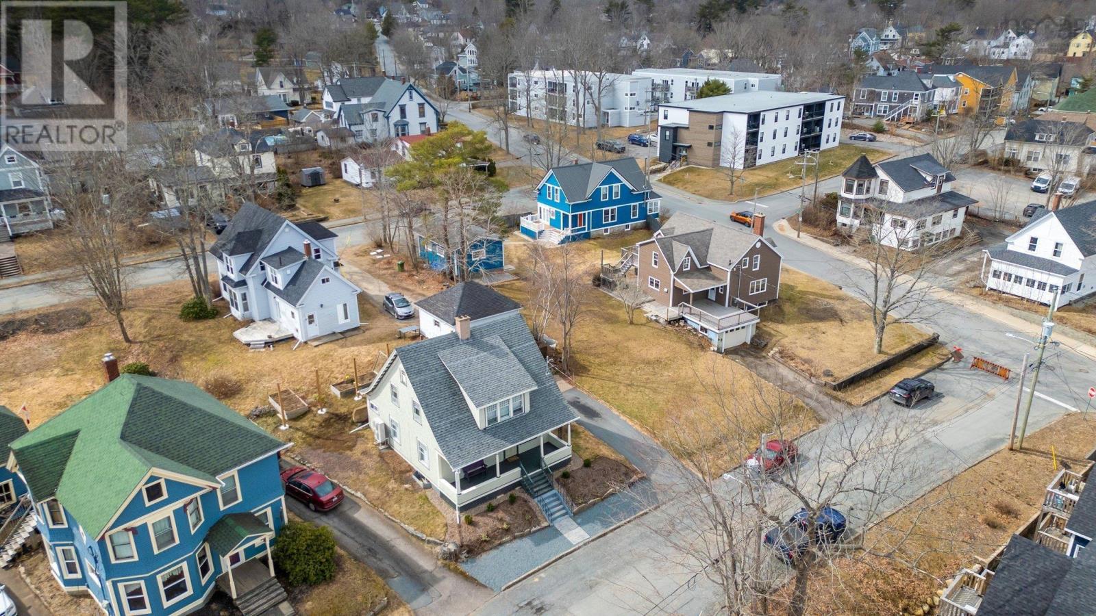 12 Prince Street, Bridgewater, Nova Scotia  B4V 1C6 - Photo 2 - 202505171