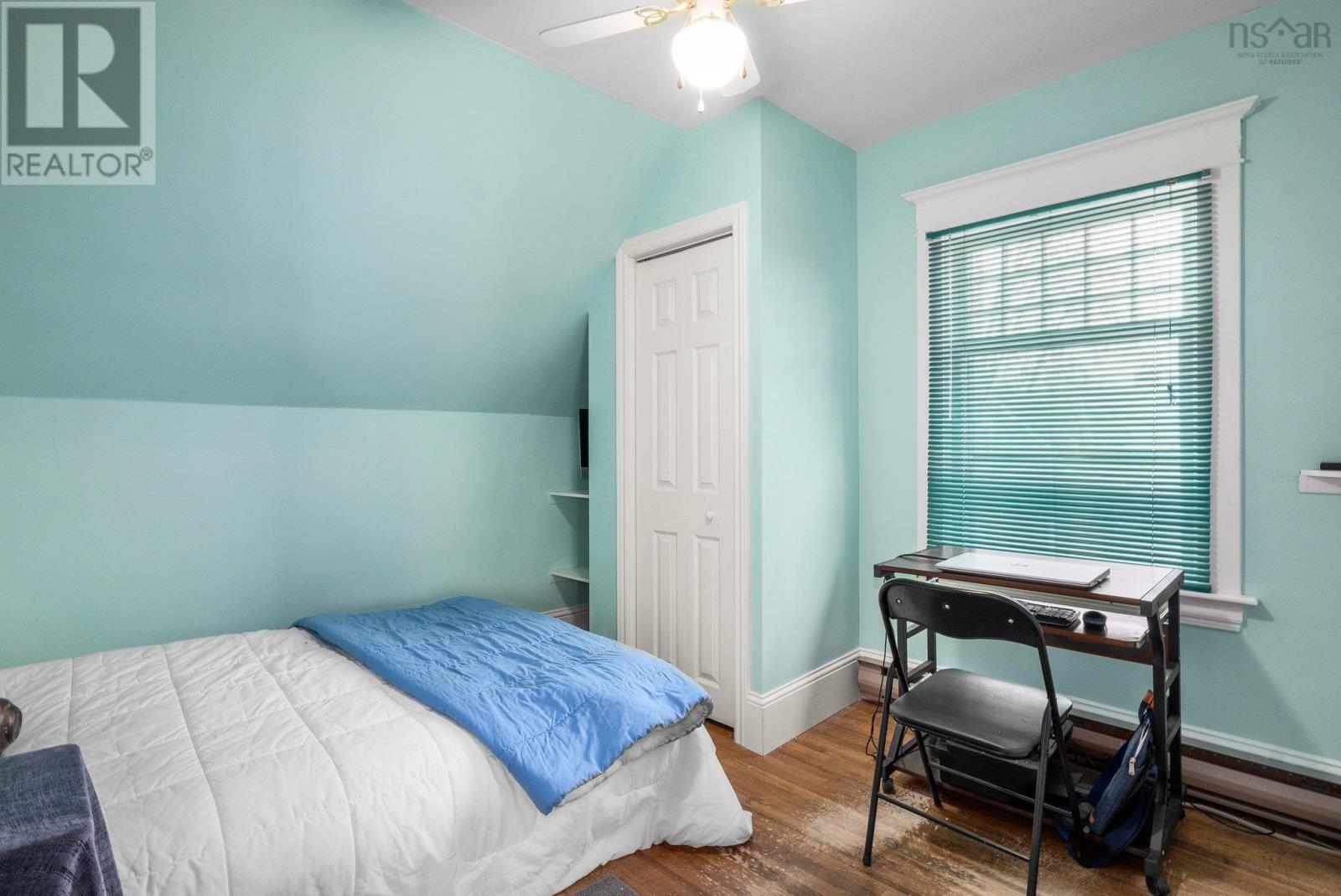 12 Prince Street, Bridgewater, Nova Scotia  B4V 1C6 - Photo 20 - 202505171