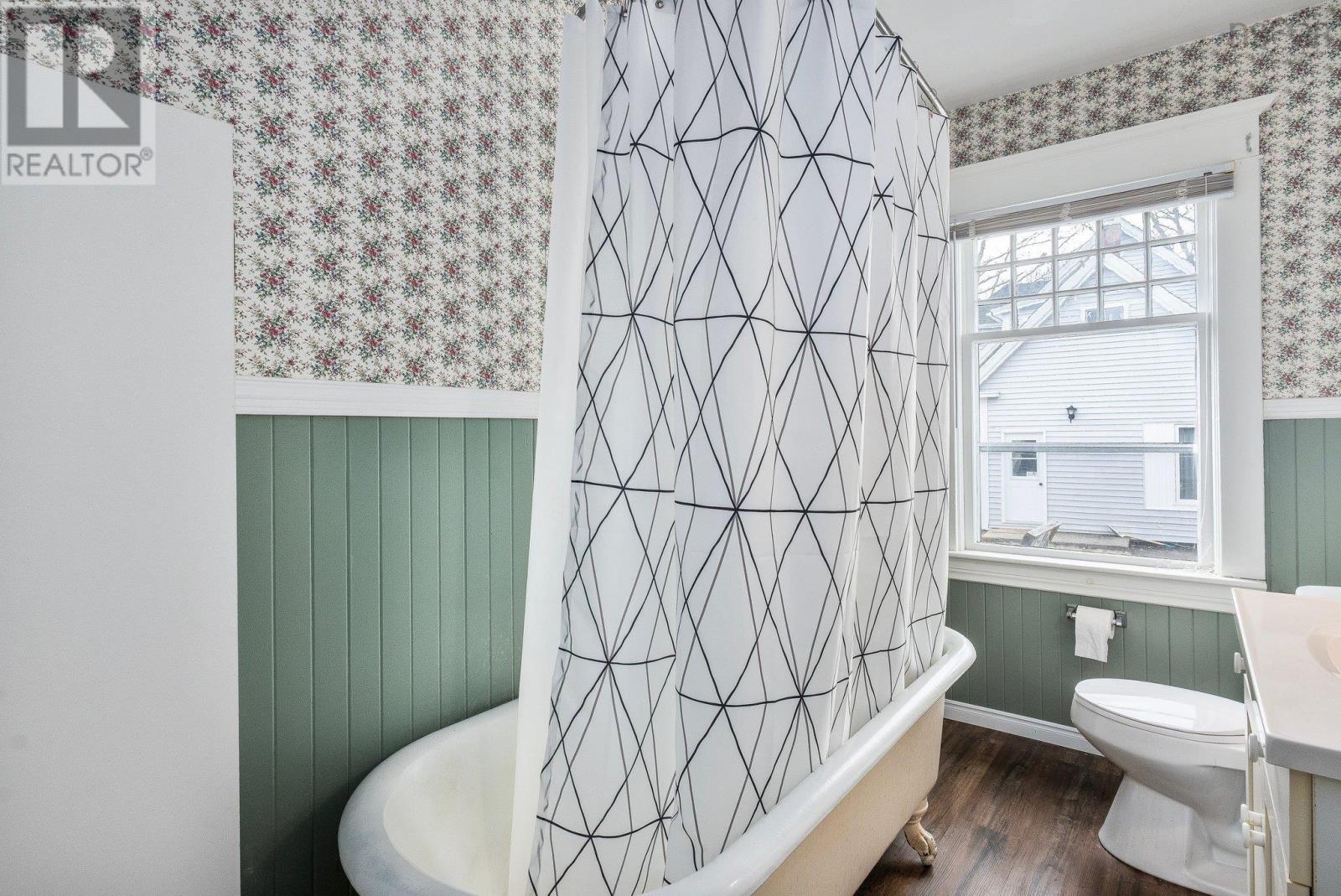 12 Prince Street, Bridgewater, Nova Scotia  B4V 1C6 - Photo 25 - 202505171