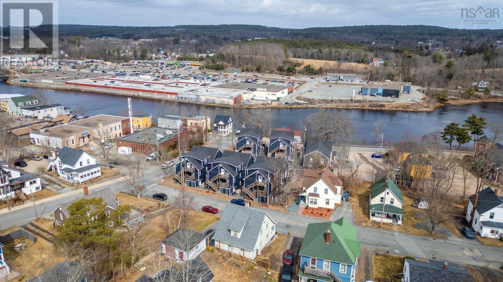 12 Prince Street, Bridgewater, Nova Scotia  B4V 1C6 - Photo 3 - 202505171