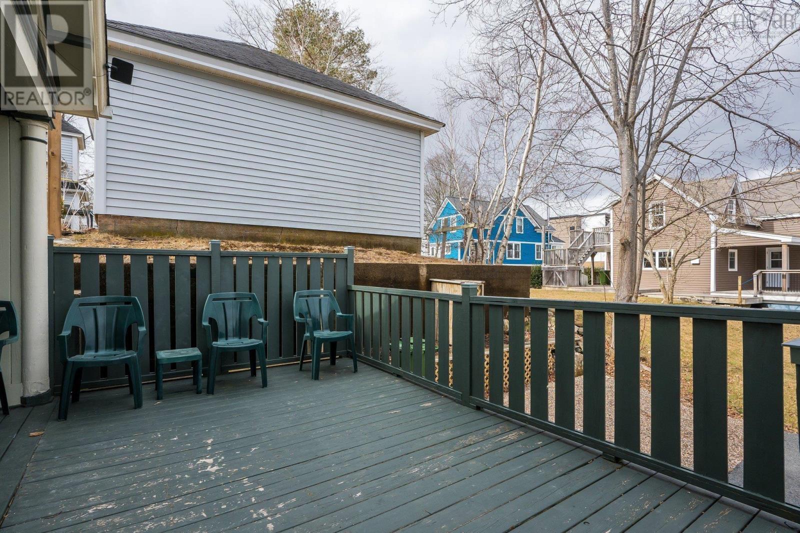 12 Prince Street, Bridgewater, Nova Scotia  B4V 1C6 - Photo 30 - 202505171