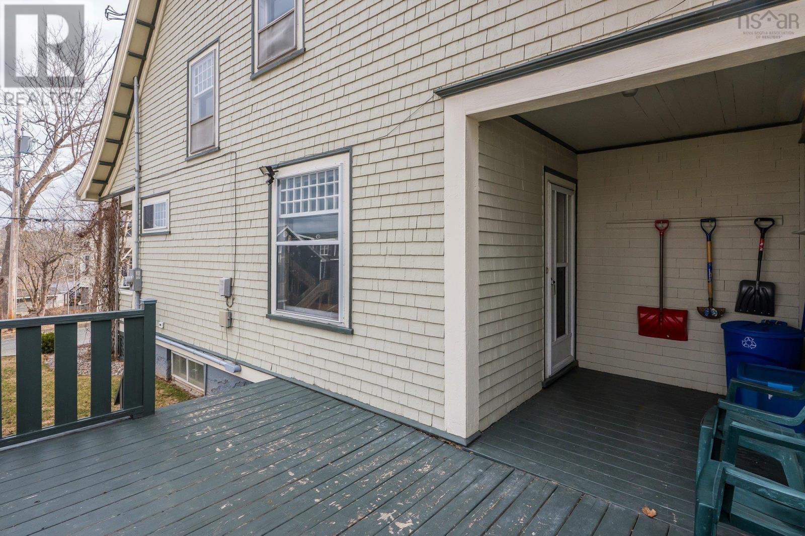 12 Prince Street, Bridgewater, Nova Scotia  B4V 1C6 - Photo 31 - 202505171