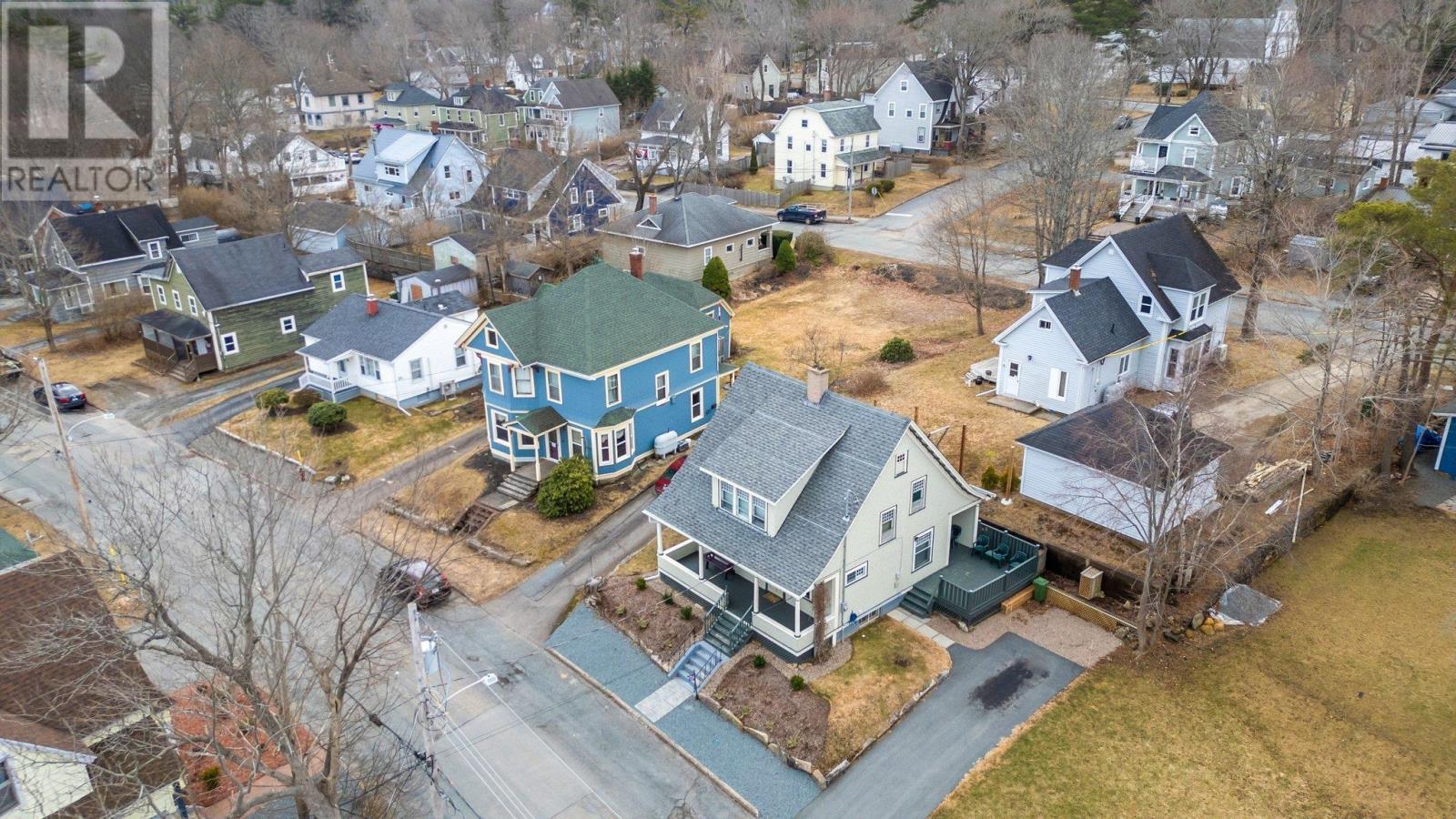 12 Prince Street, Bridgewater, Nova Scotia  B4V 1C6 - Photo 38 - 202505171