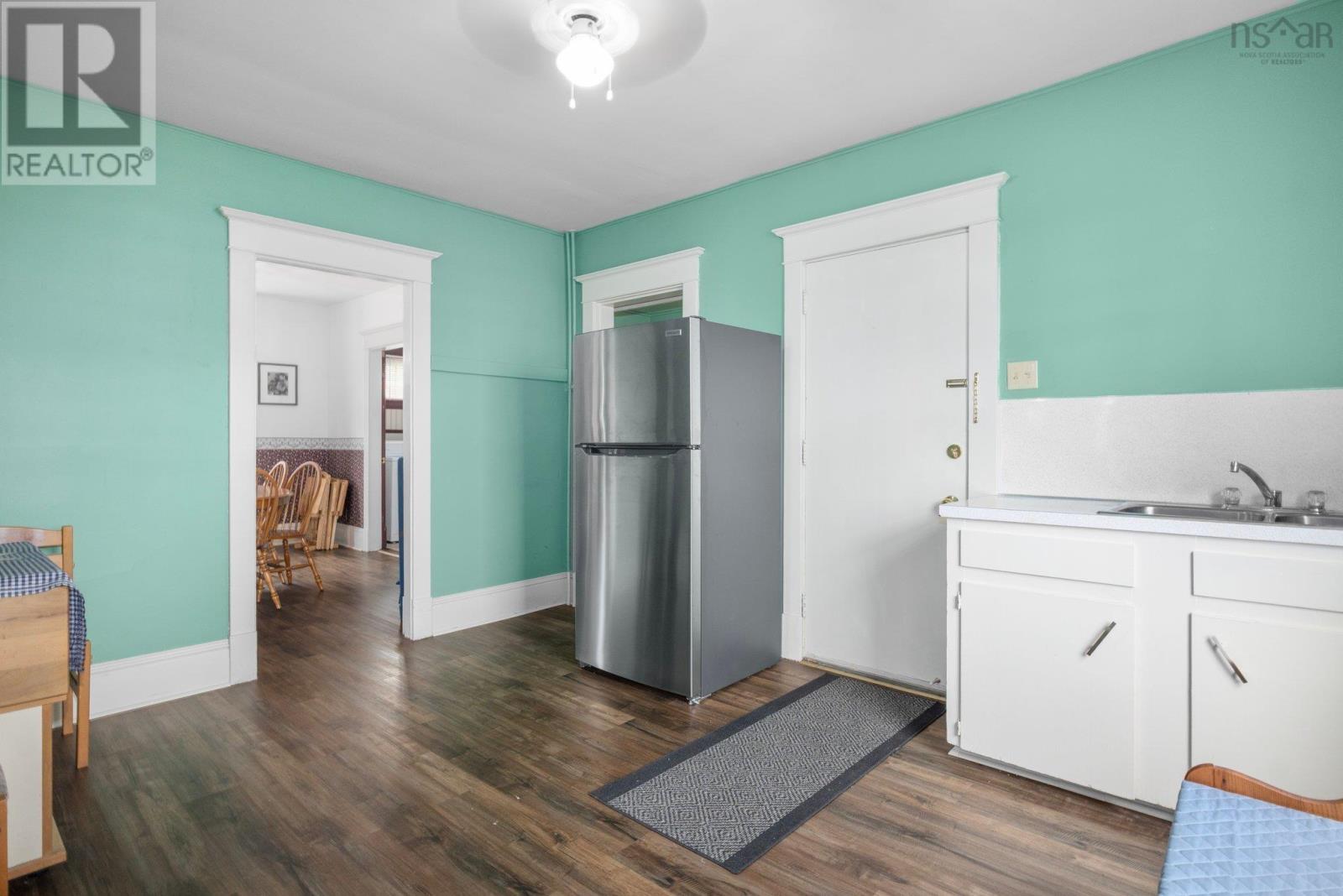 12 Prince Street, Bridgewater, Nova Scotia  B4V 1C6 - Photo 6 - 202505171