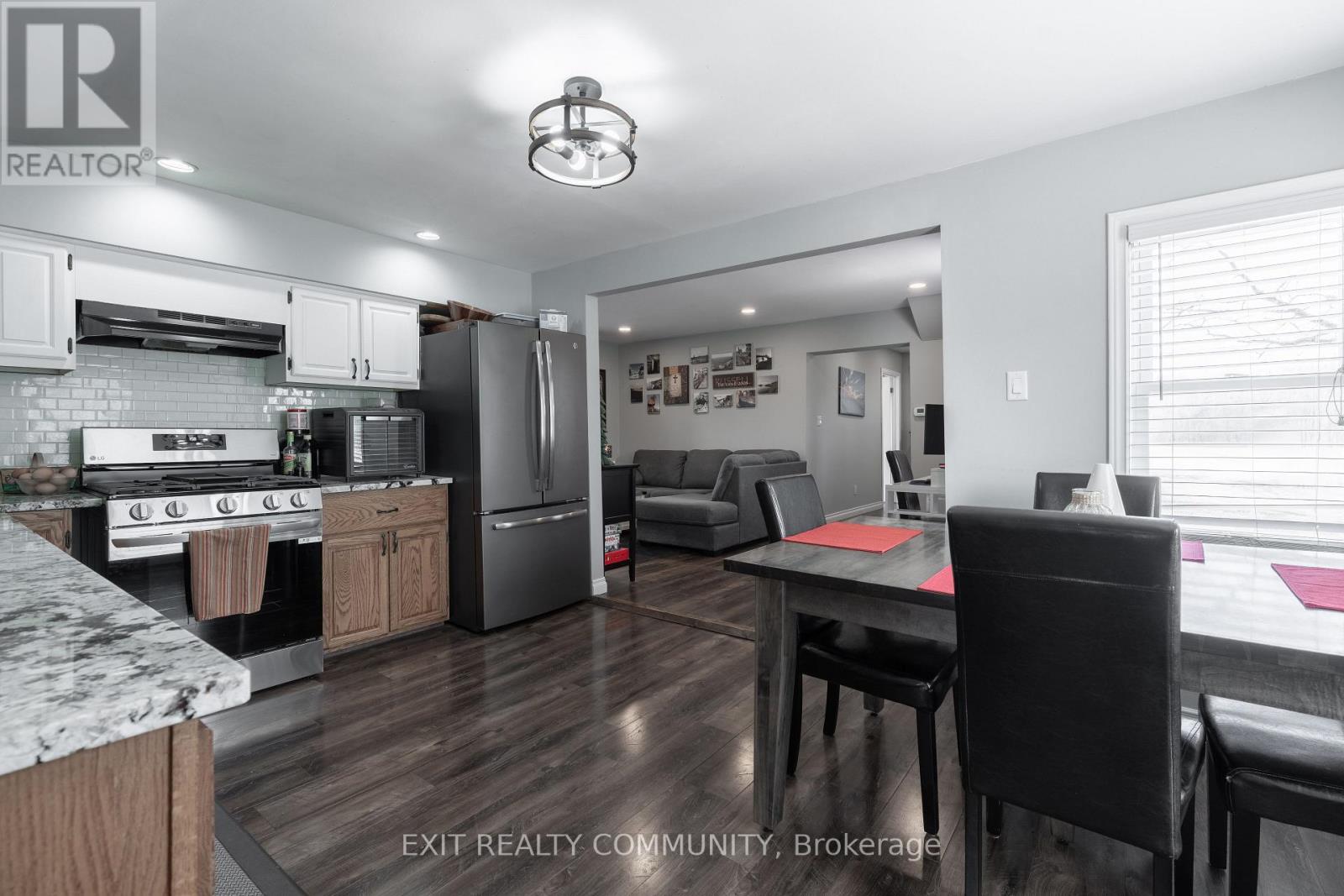 30060 West Bothwell Road, Chatham-Kent, Ontario  N0P 1C0 - Photo 10 - X12026092