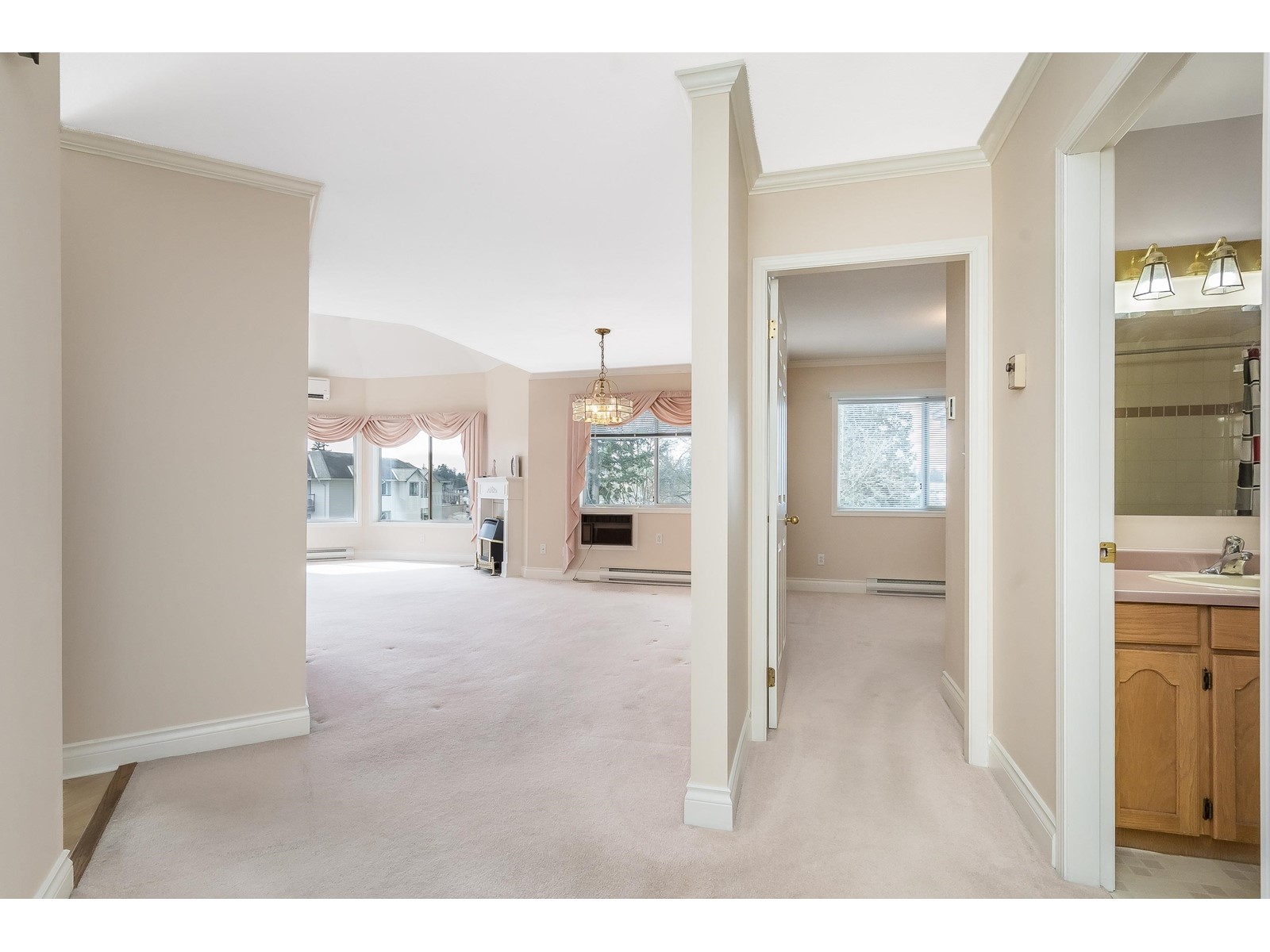 302 2450 Church Street, Abbotsford, British Columbia  V2T 3J7 - Photo 3 - R2976779
