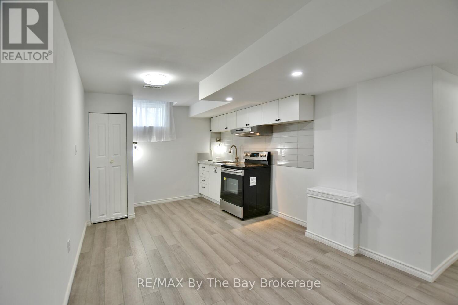 52 Pearl Street, Wasaga Beach, Ontario  L9Z 0G8 - Photo 29 - S12019668